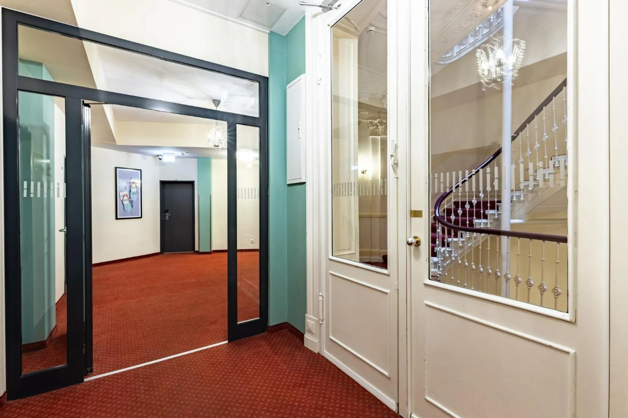 Lobby or reception in Garner Hotel Hamburg - Graf Moltke by IHG