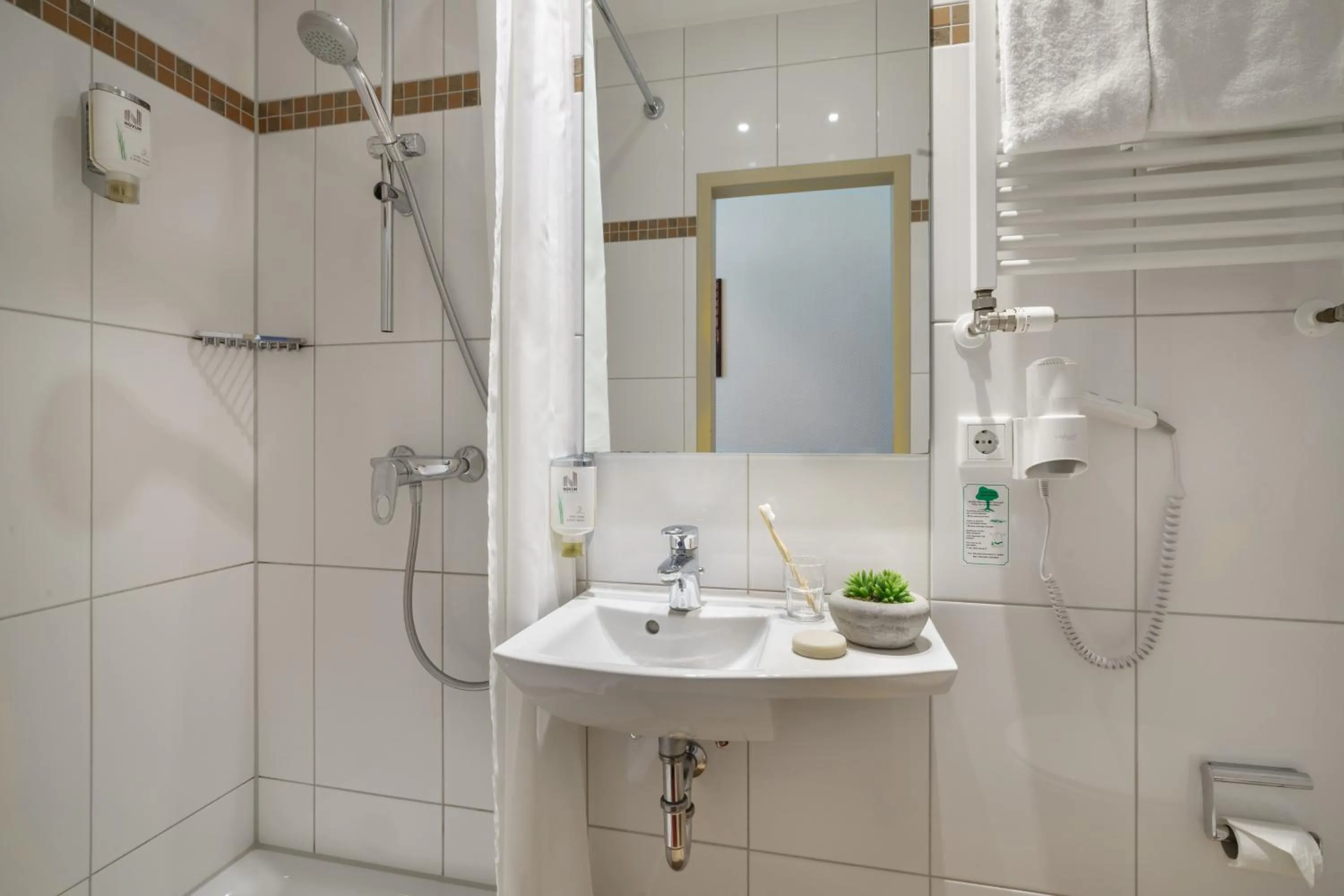 Shower in Garner Hotel Hamburg - Graf Moltke by IHG