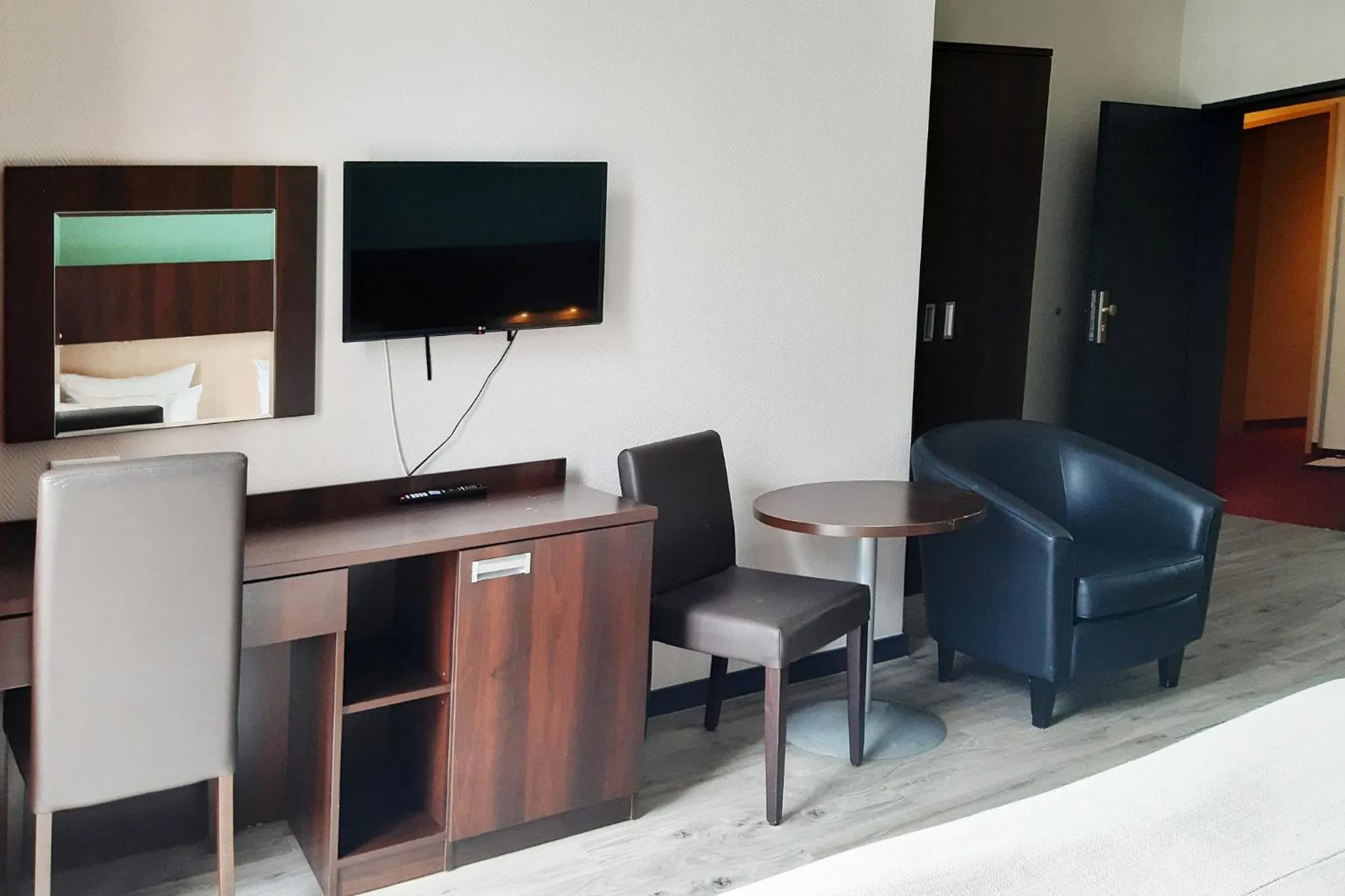 Photo of the whole room in Garner Hotel Hamburg - Graf Moltke by IHG