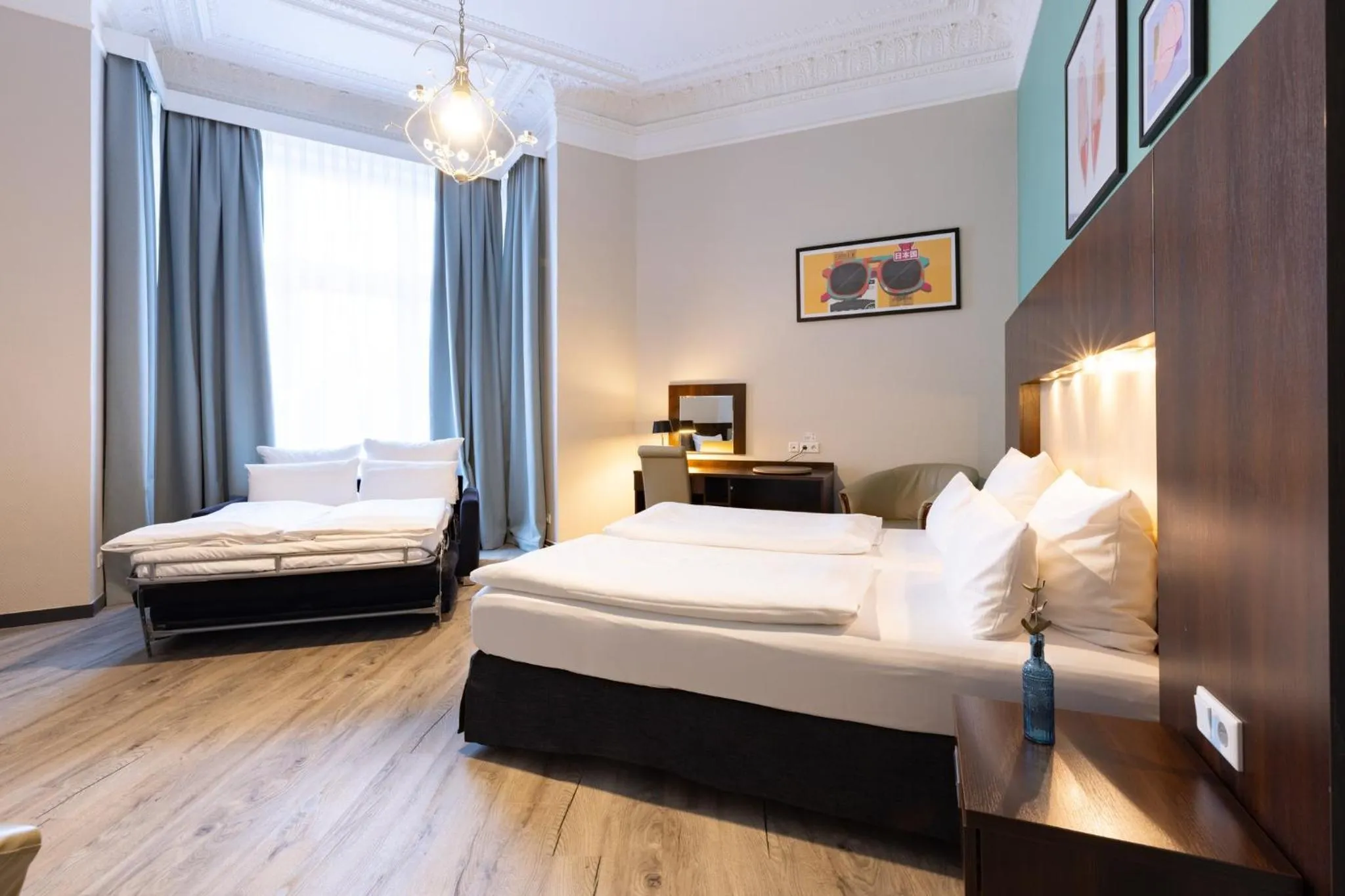 Photo of the whole room, Bed in Garner Hotel Hamburg - Graf Moltke by IHG