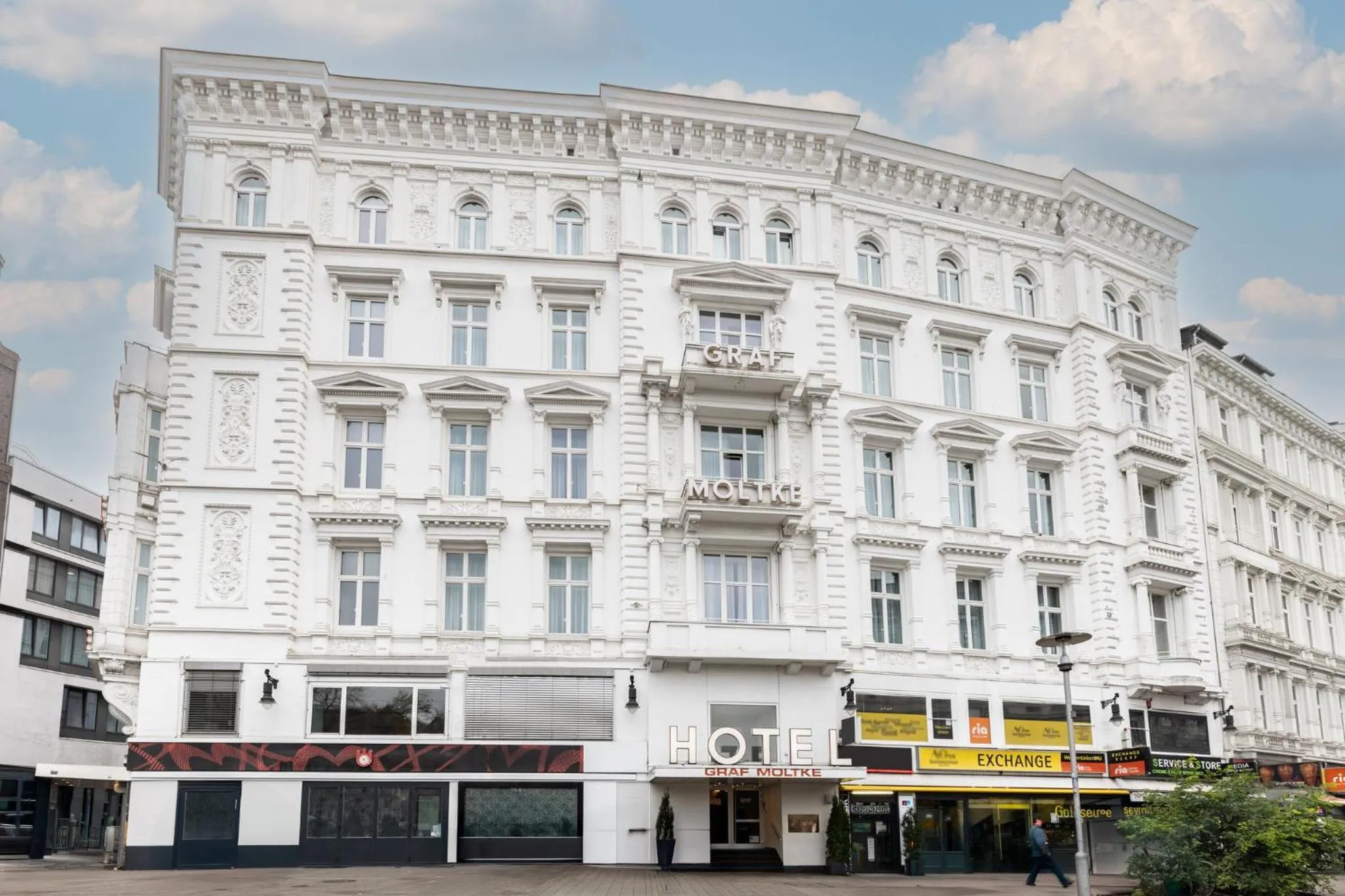Property building in Garner Hotel Hamburg - Graf Moltke by IHG