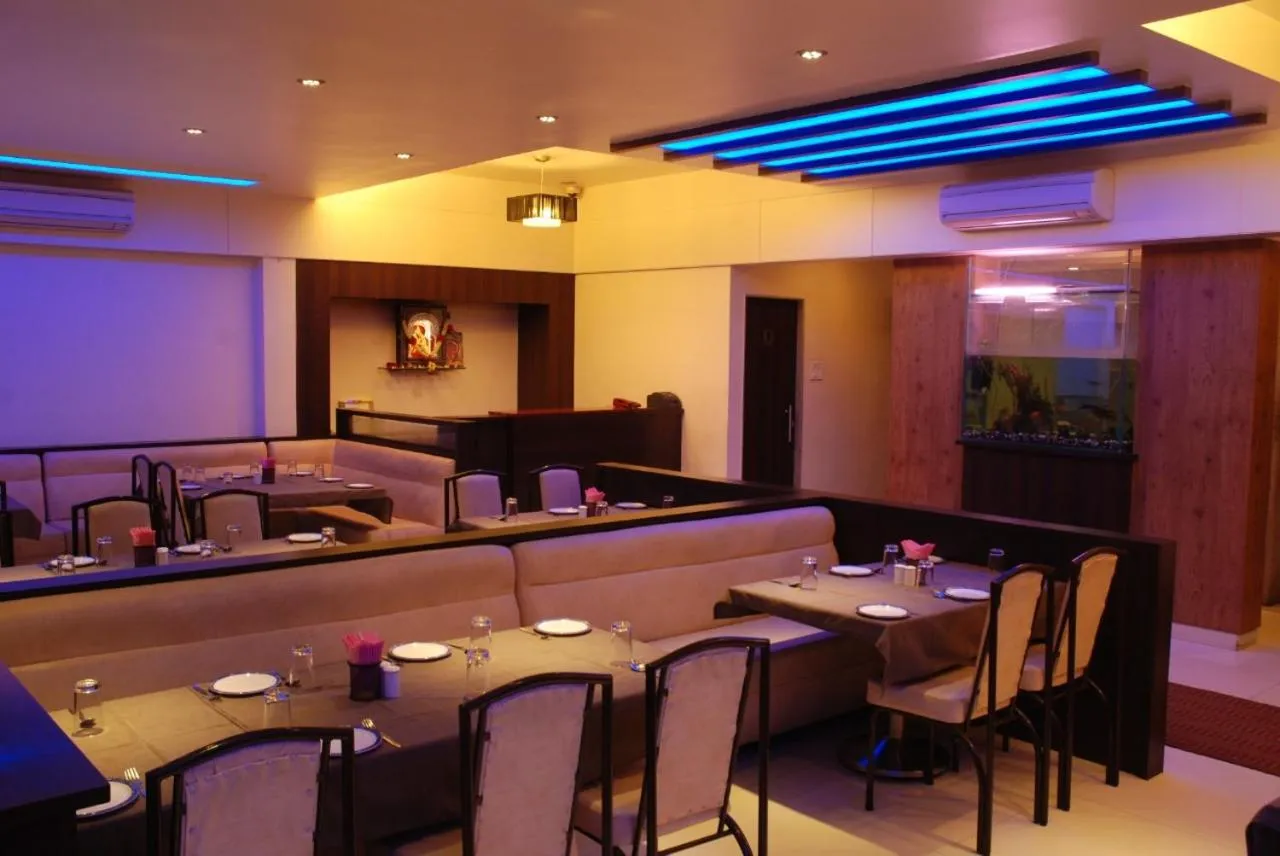 Restaurant/places to eat in Hotel Rajtara