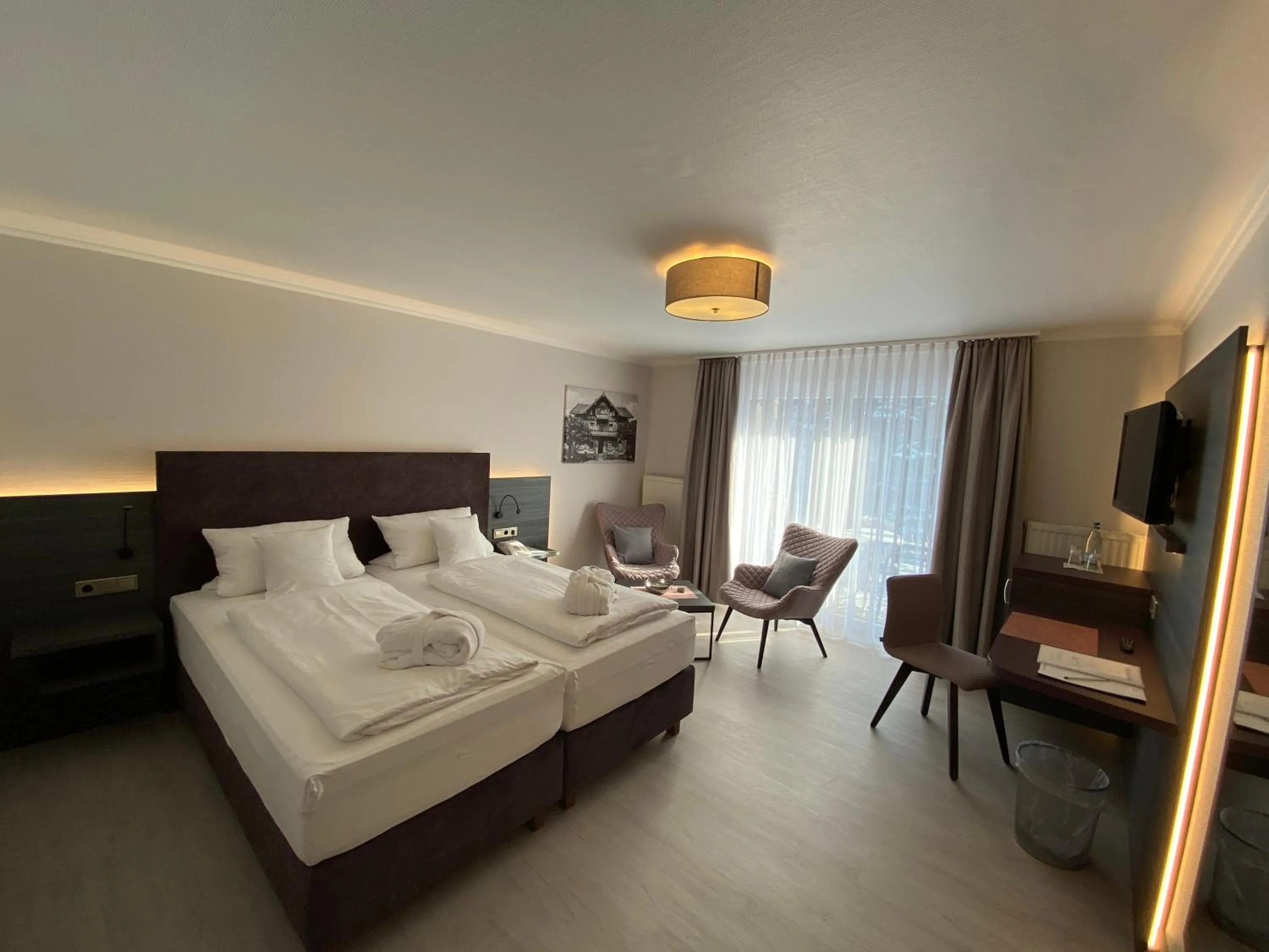 Shower, Bed in Hotel Ritter Badenweiler