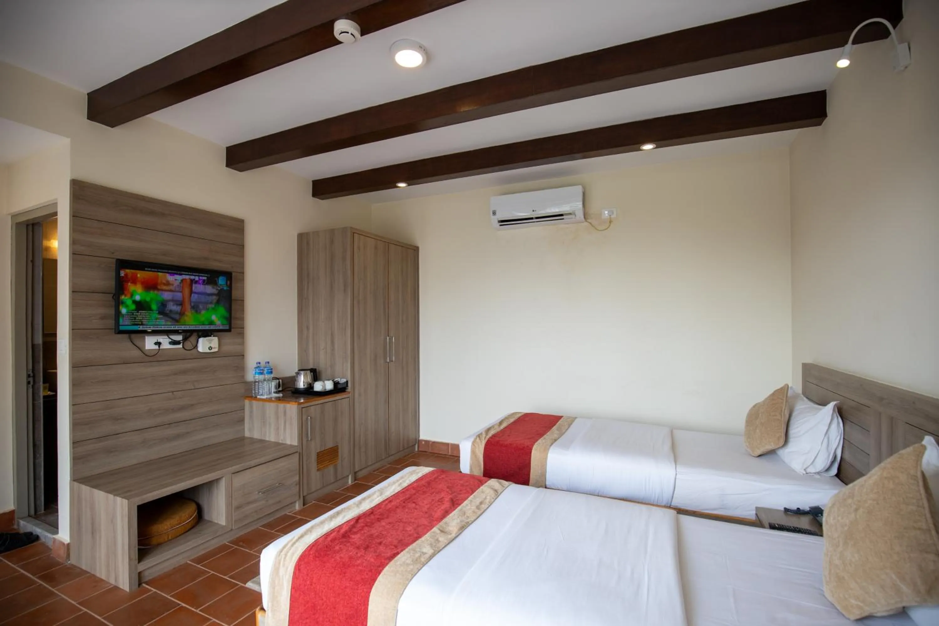 Coffee/tea facilities, Bed in Gateway Himalaya Resort