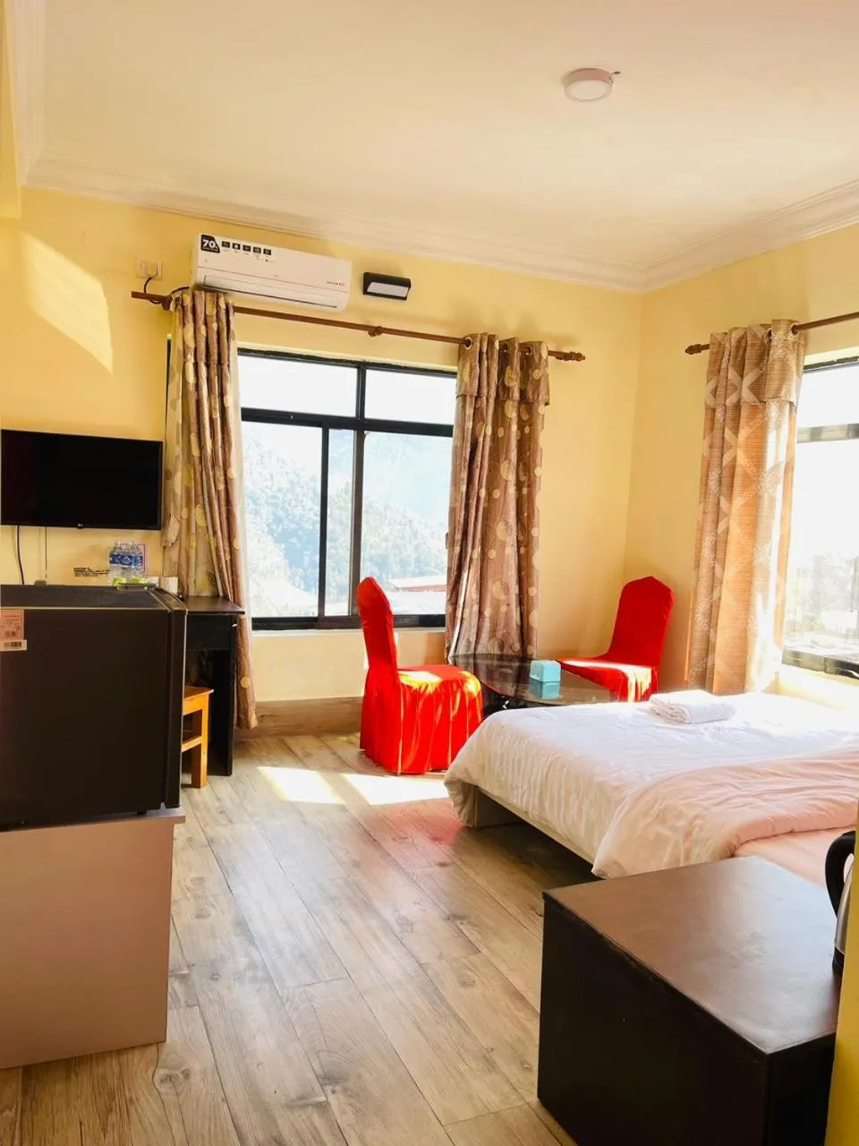 Bed in Gateway Himalaya Resort