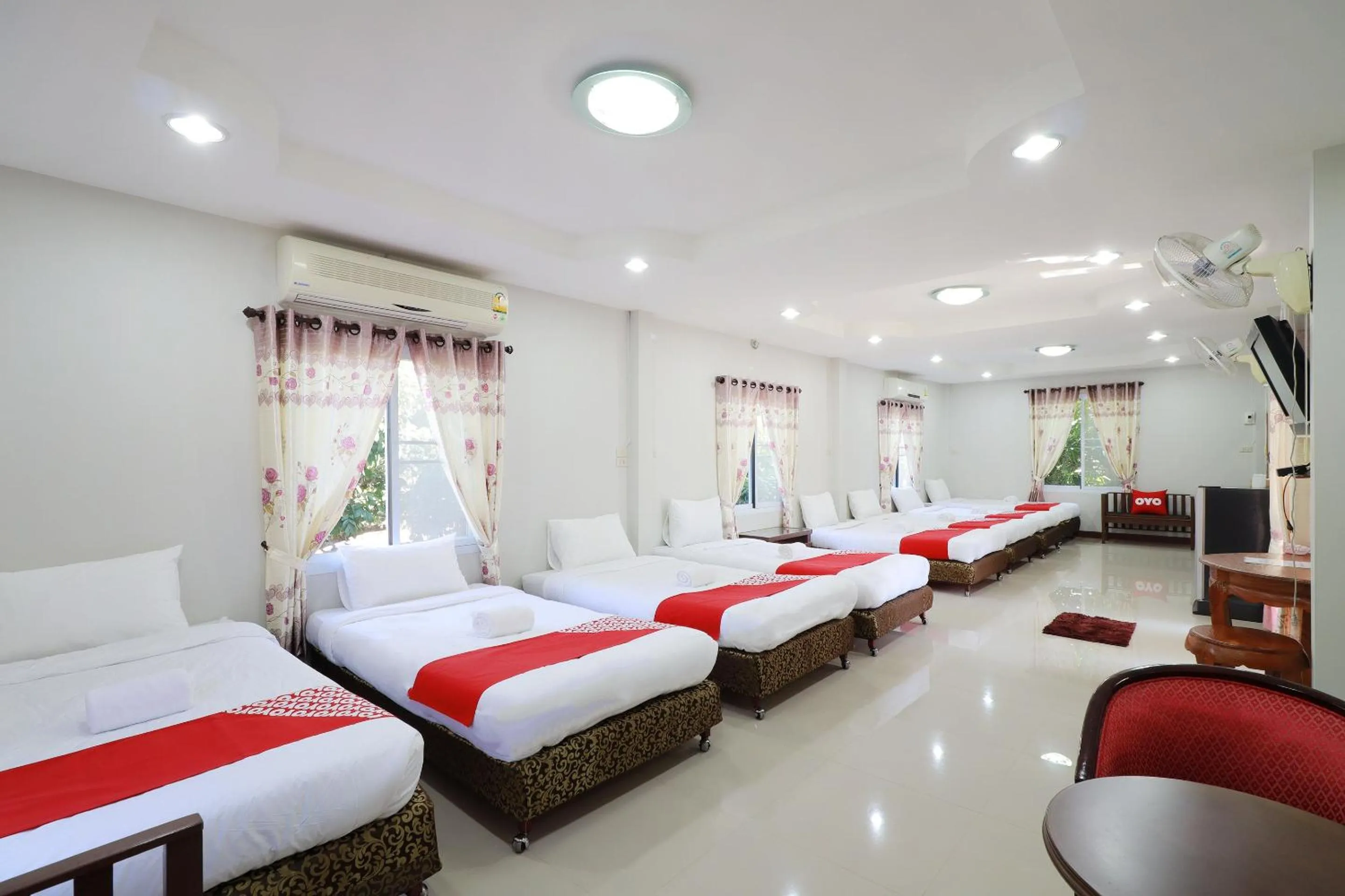 Bedroom, Bed in OYO 553 Kongsup Resort