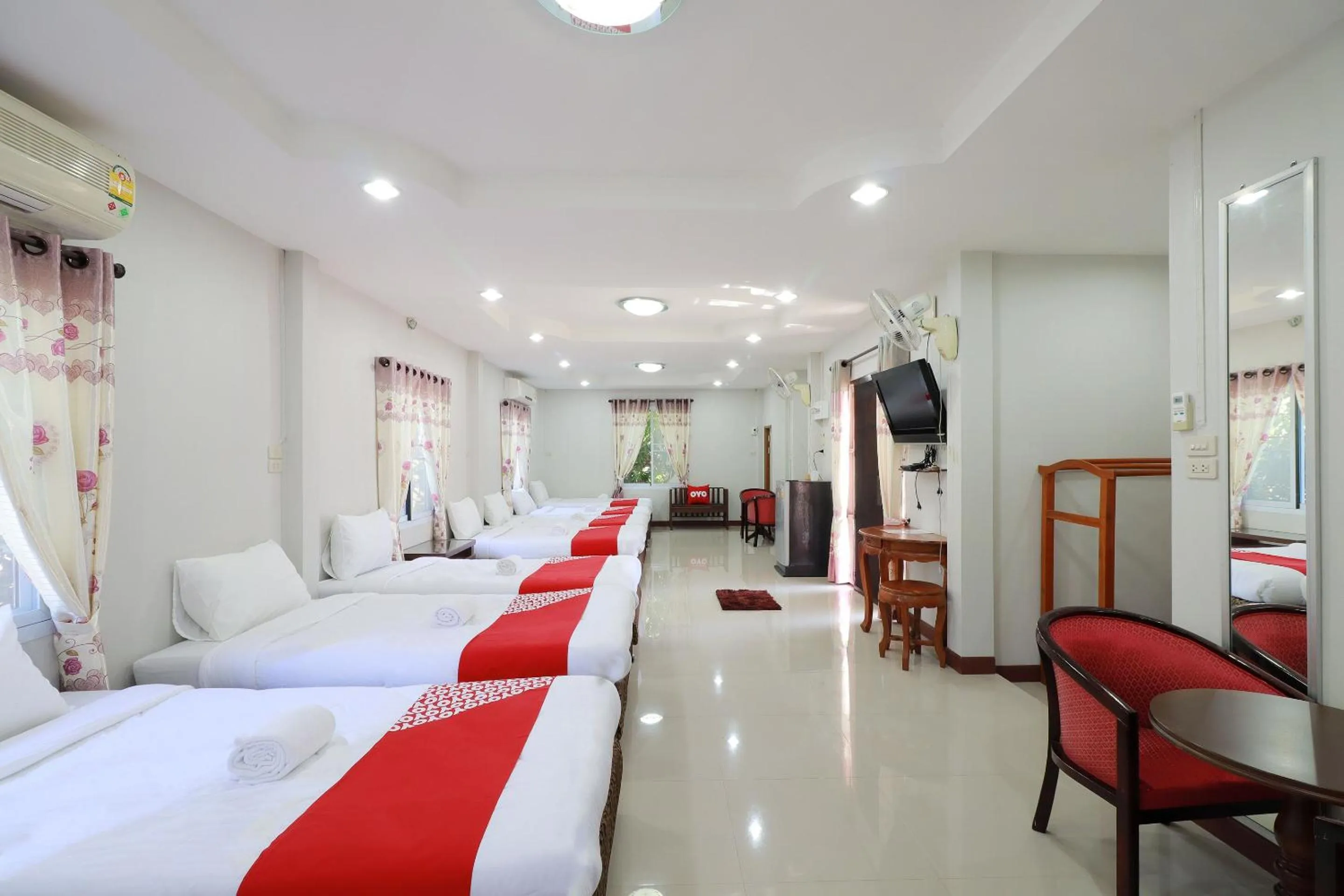 Bedroom, Bed in OYO 553 Kongsup Resort