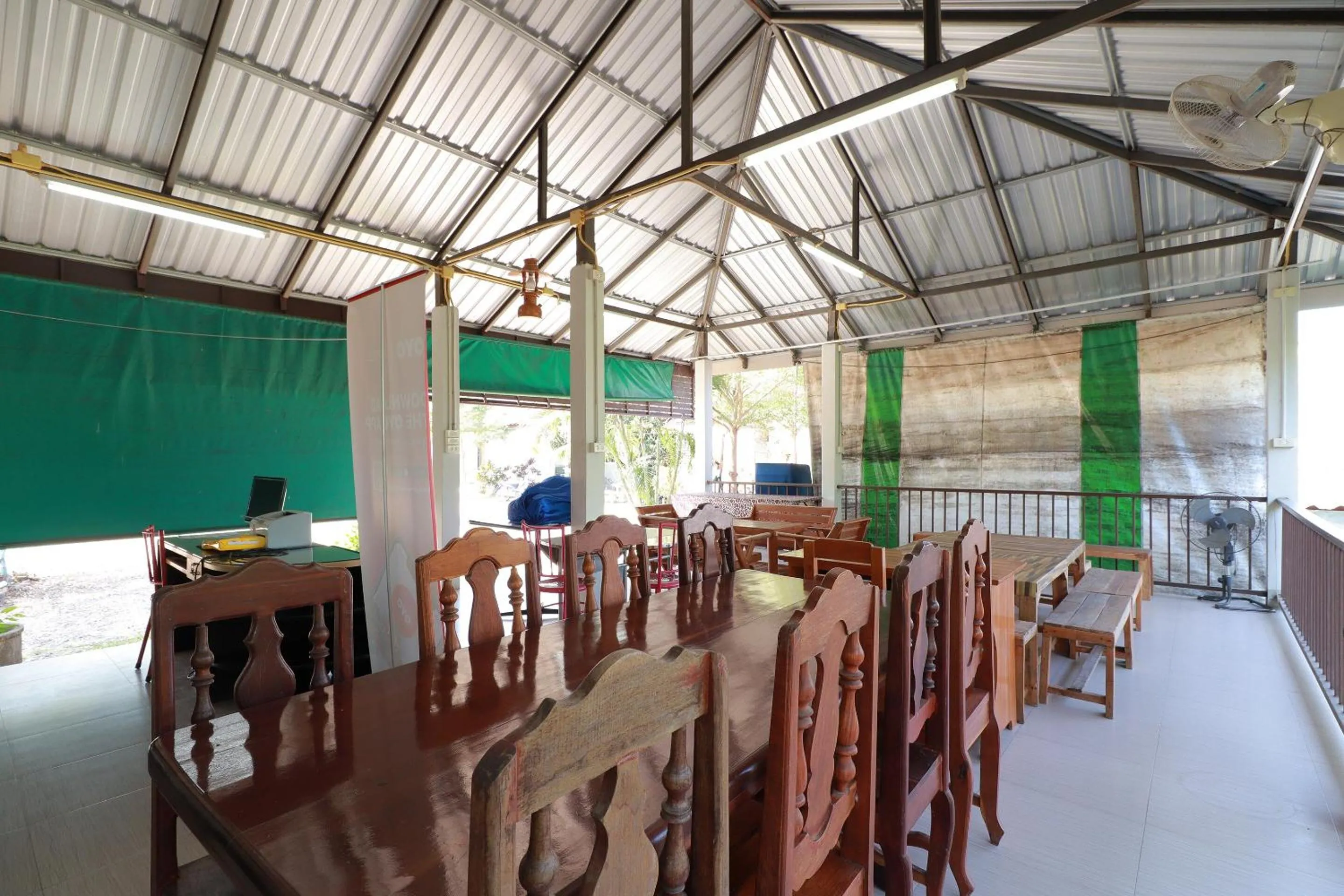 Restaurant/places to eat in OYO 553 Kongsup Resort