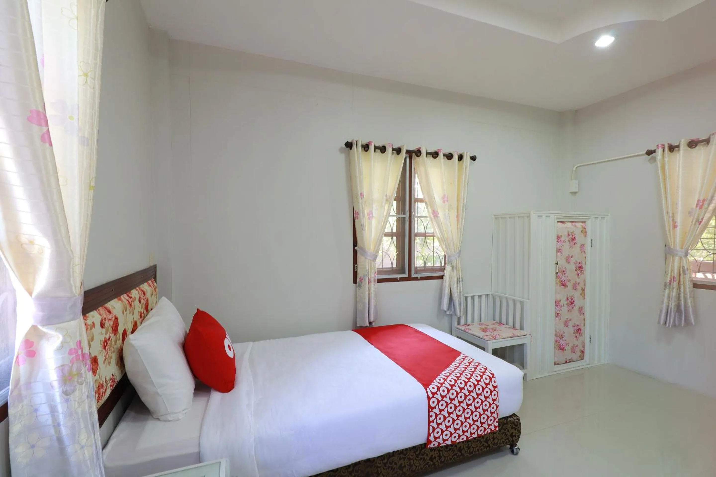 Bedroom, Bed in OYO 553 Kongsup Resort