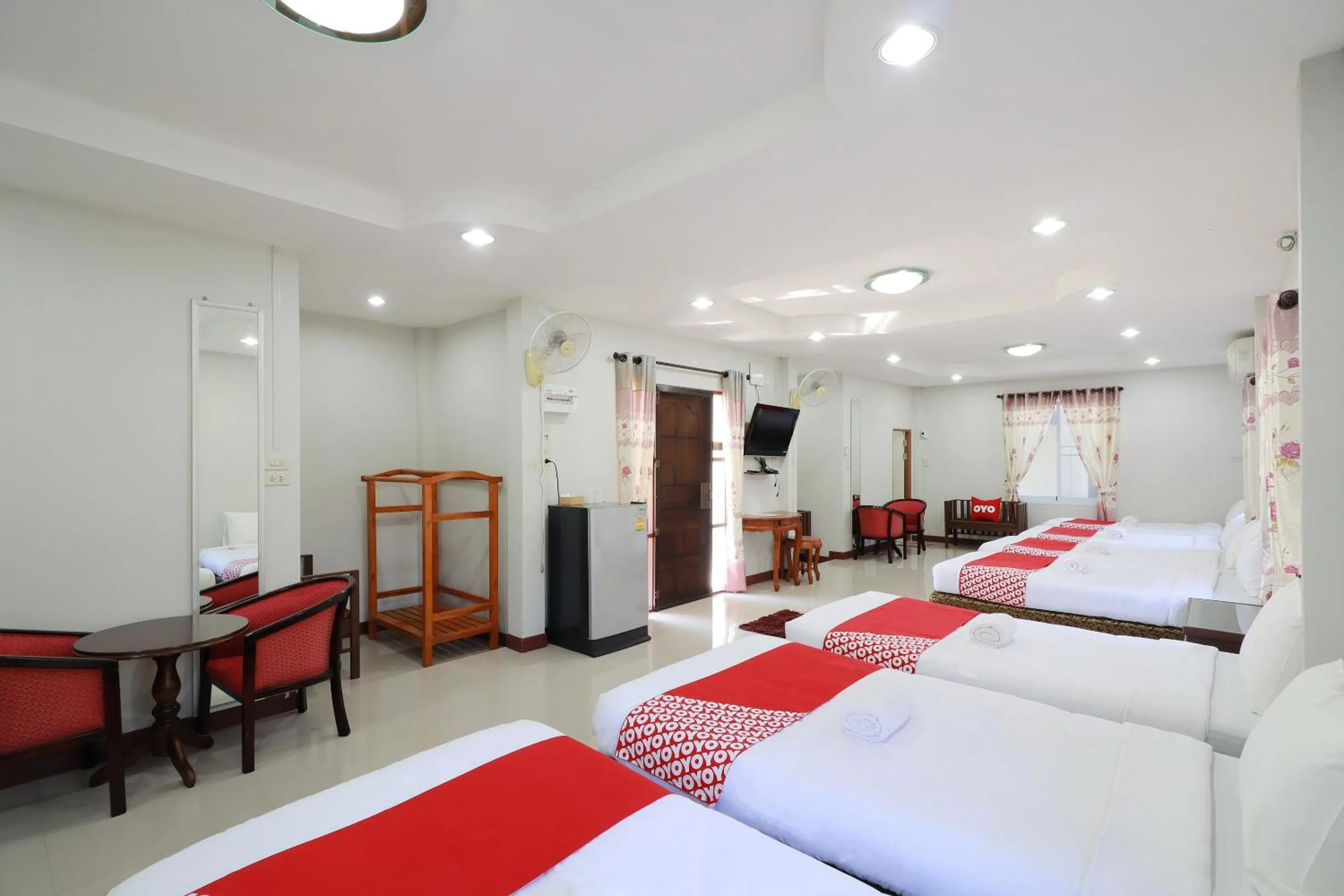 Bedroom, Bed in OYO 553 Kongsup Resort