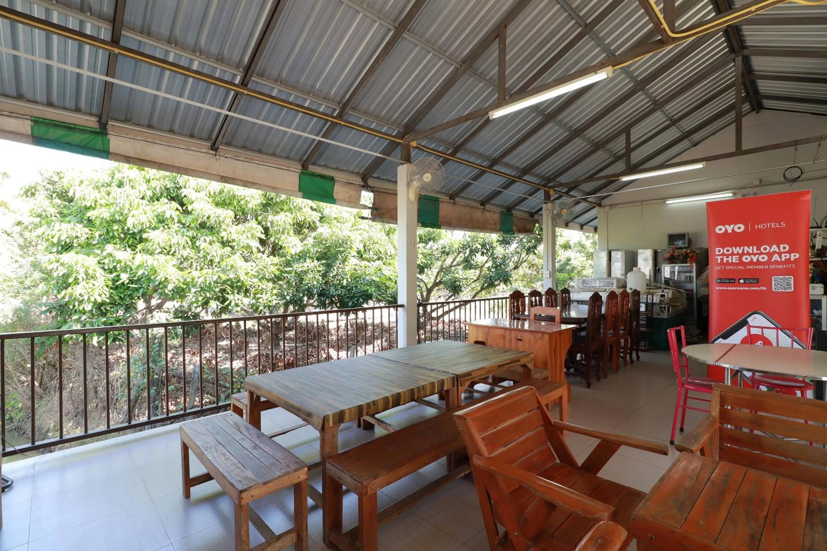 Restaurant/places to eat in OYO 553 Kongsup Resort