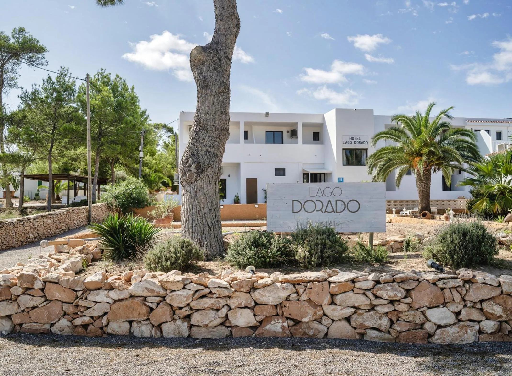 Property building in Hotel Lago Dorado