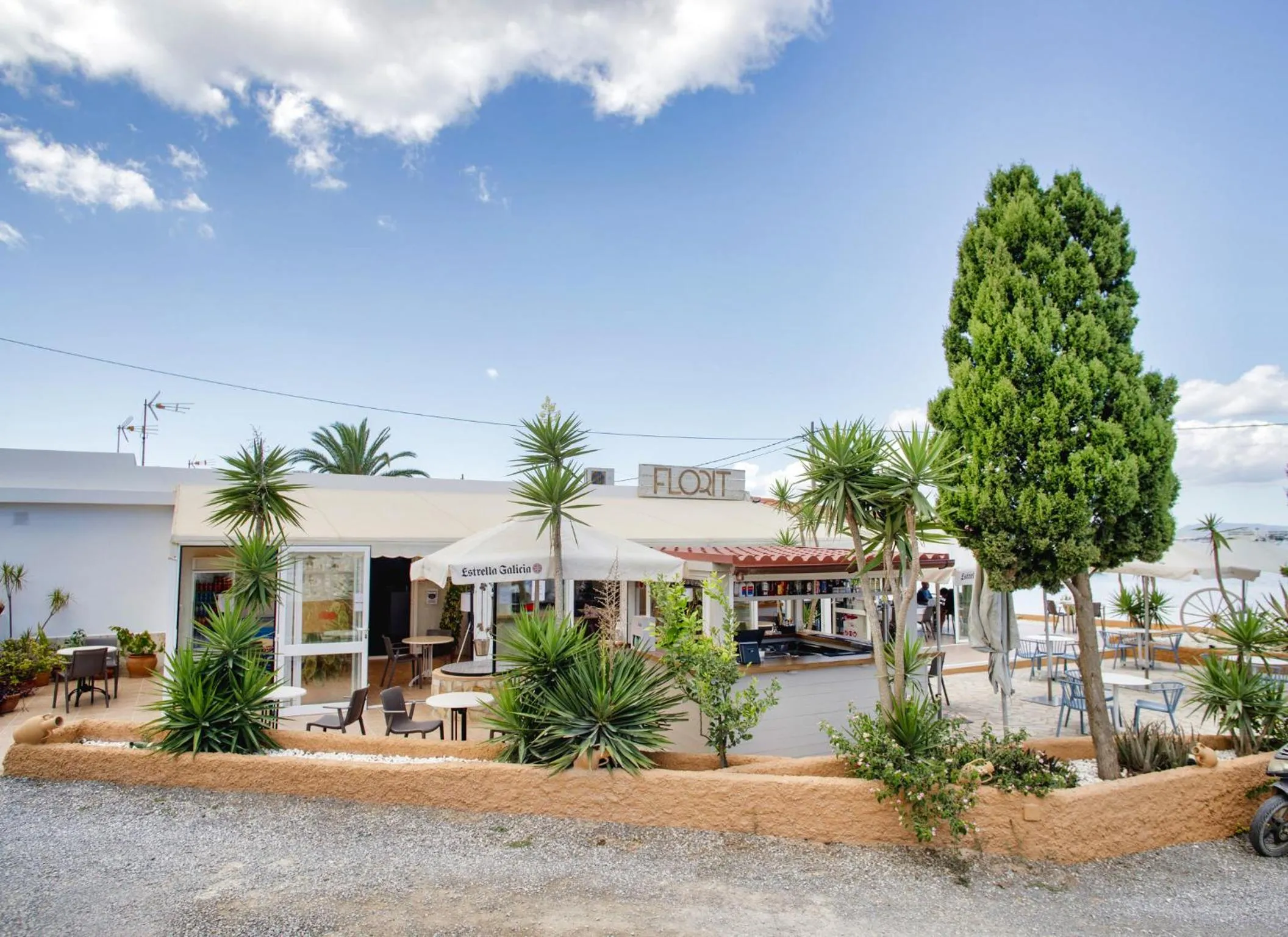 Property building in Hotel Lago Dorado