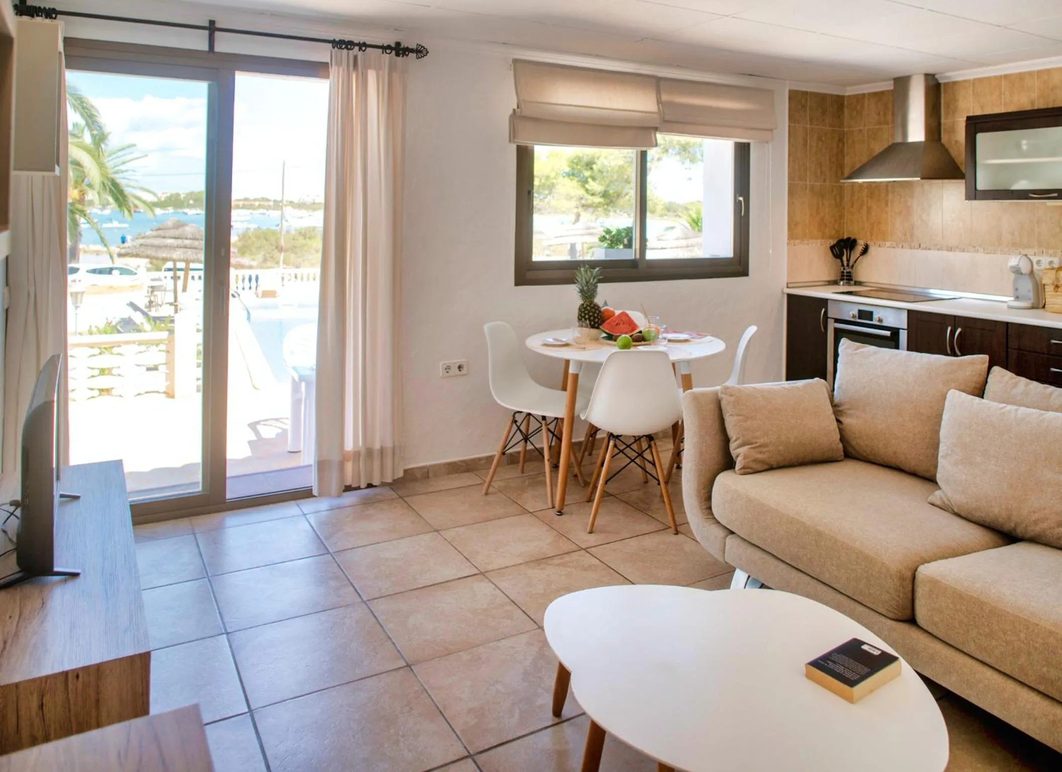 TV and multimedia in Hotel Lago Dorado