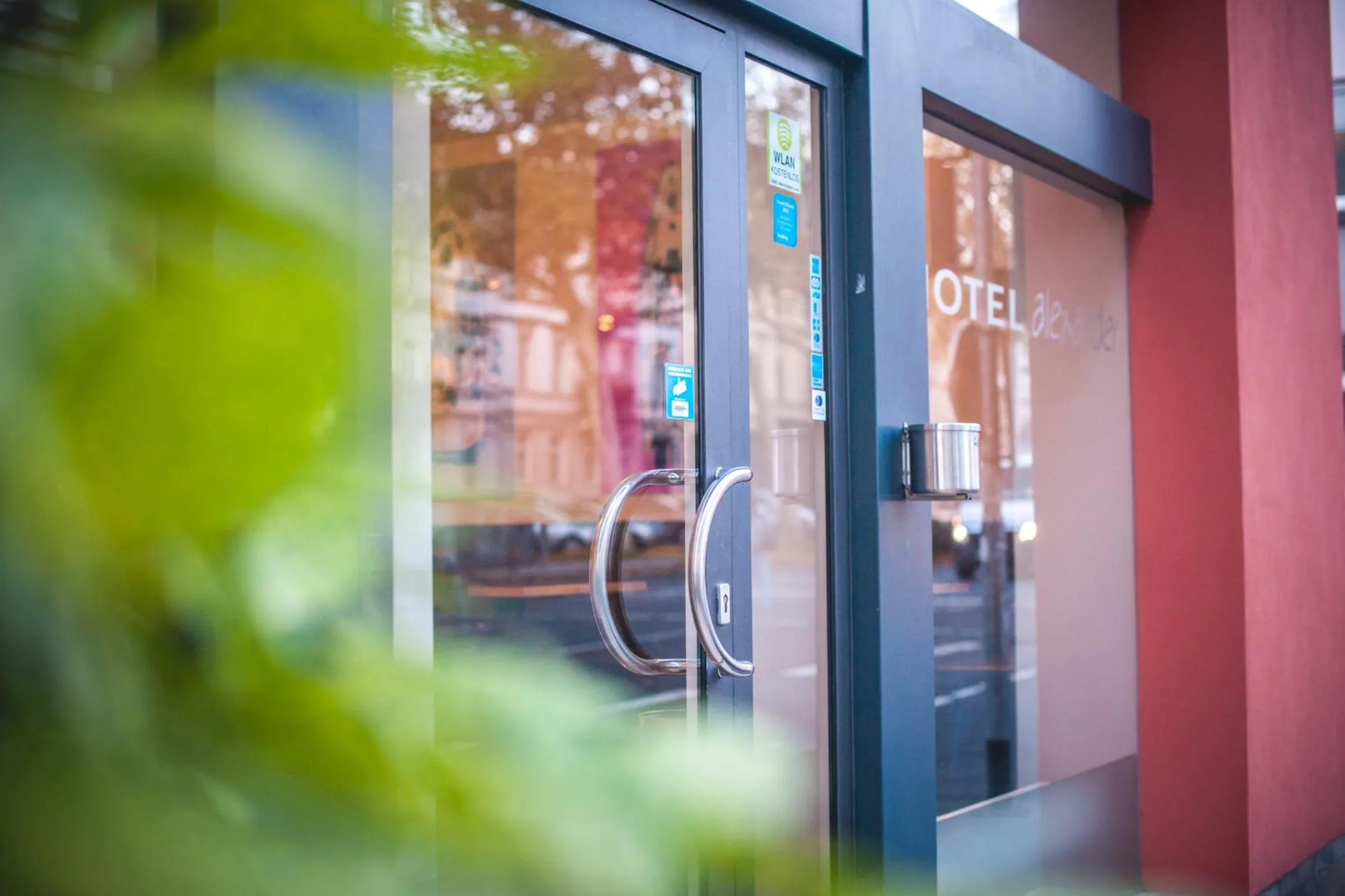 Facade/entrance in Hotel Alexander