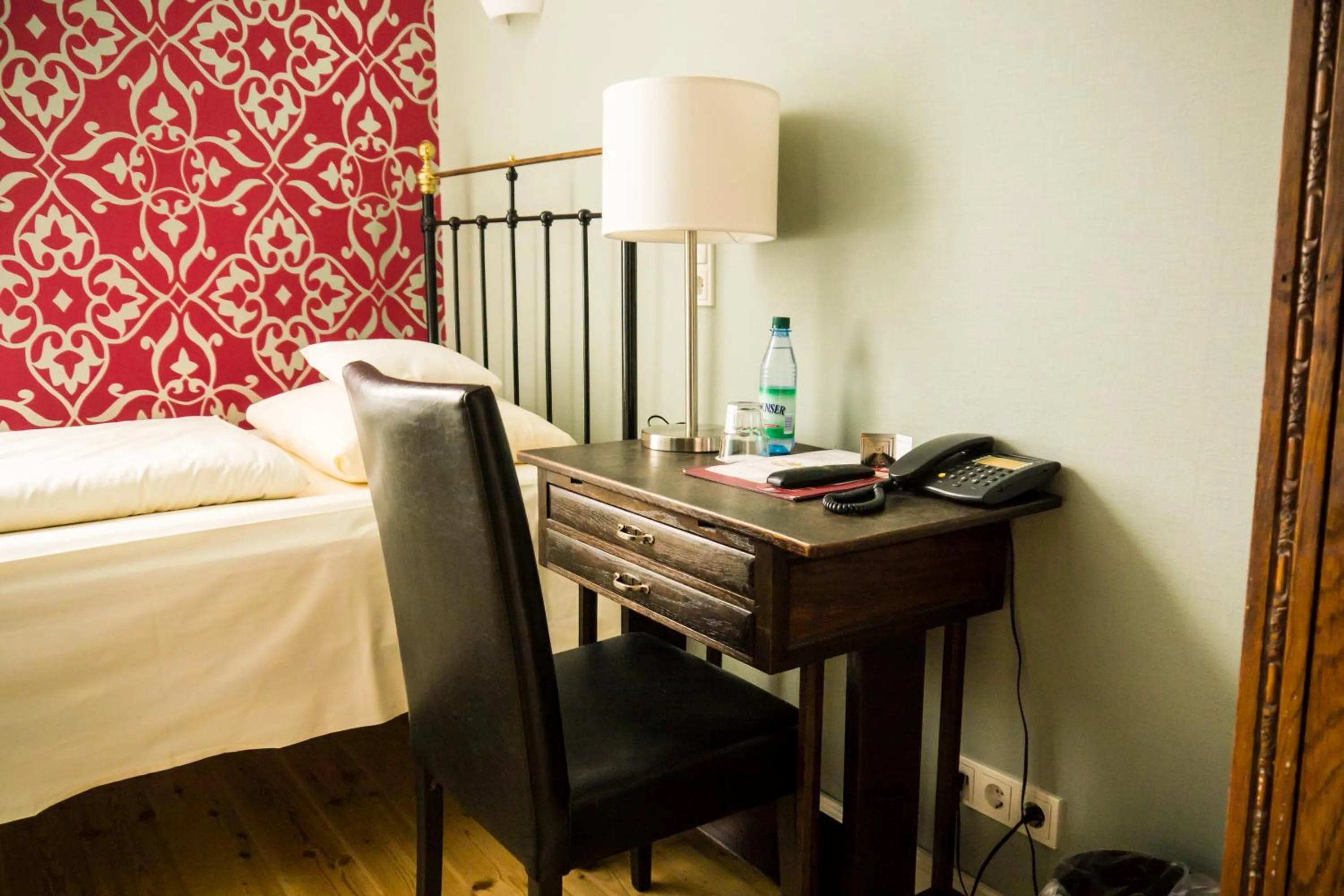 Photo of the whole room, Bed in Hotel Alexander