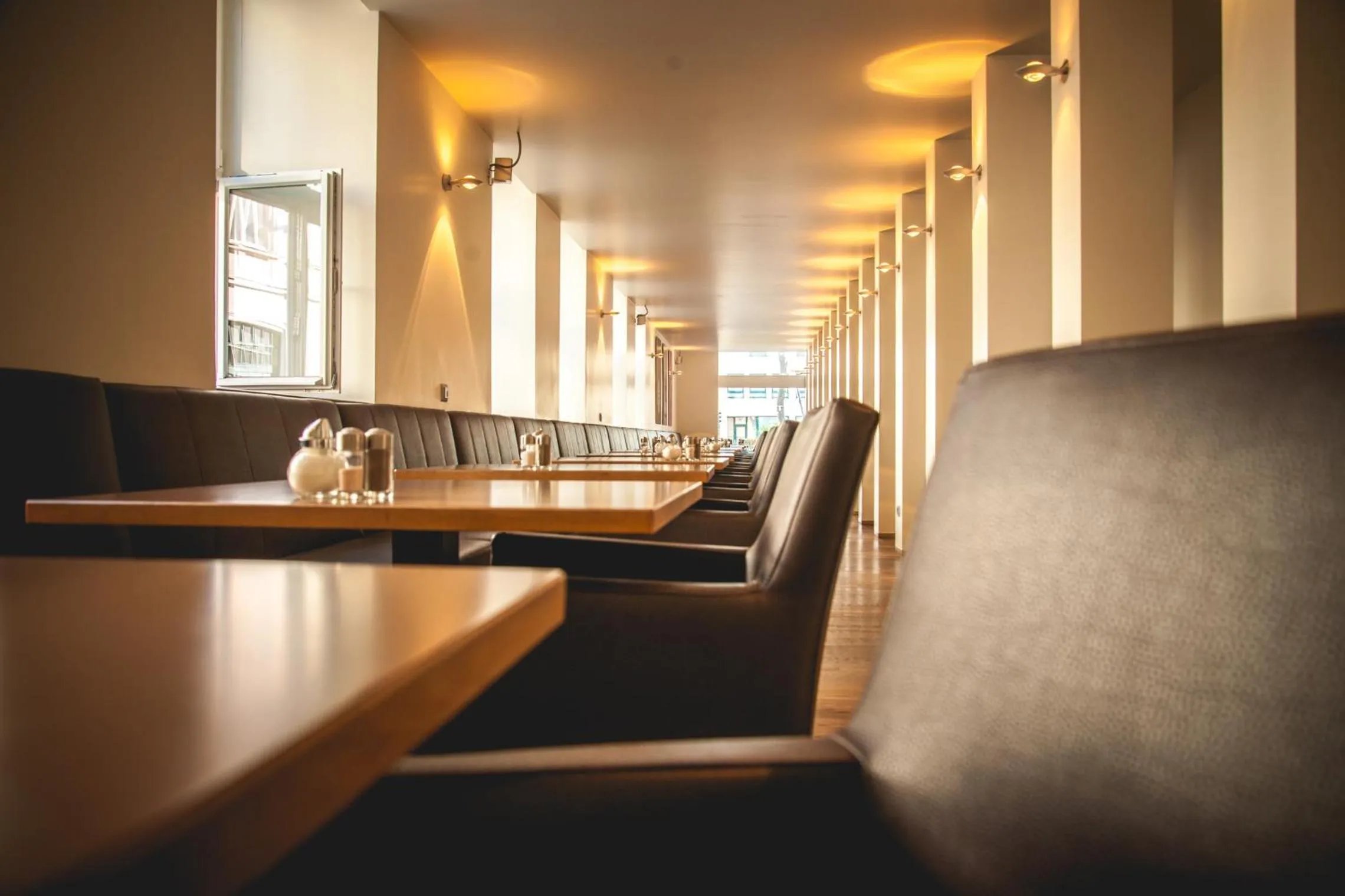 Restaurant/places to eat in Hotel Alexander