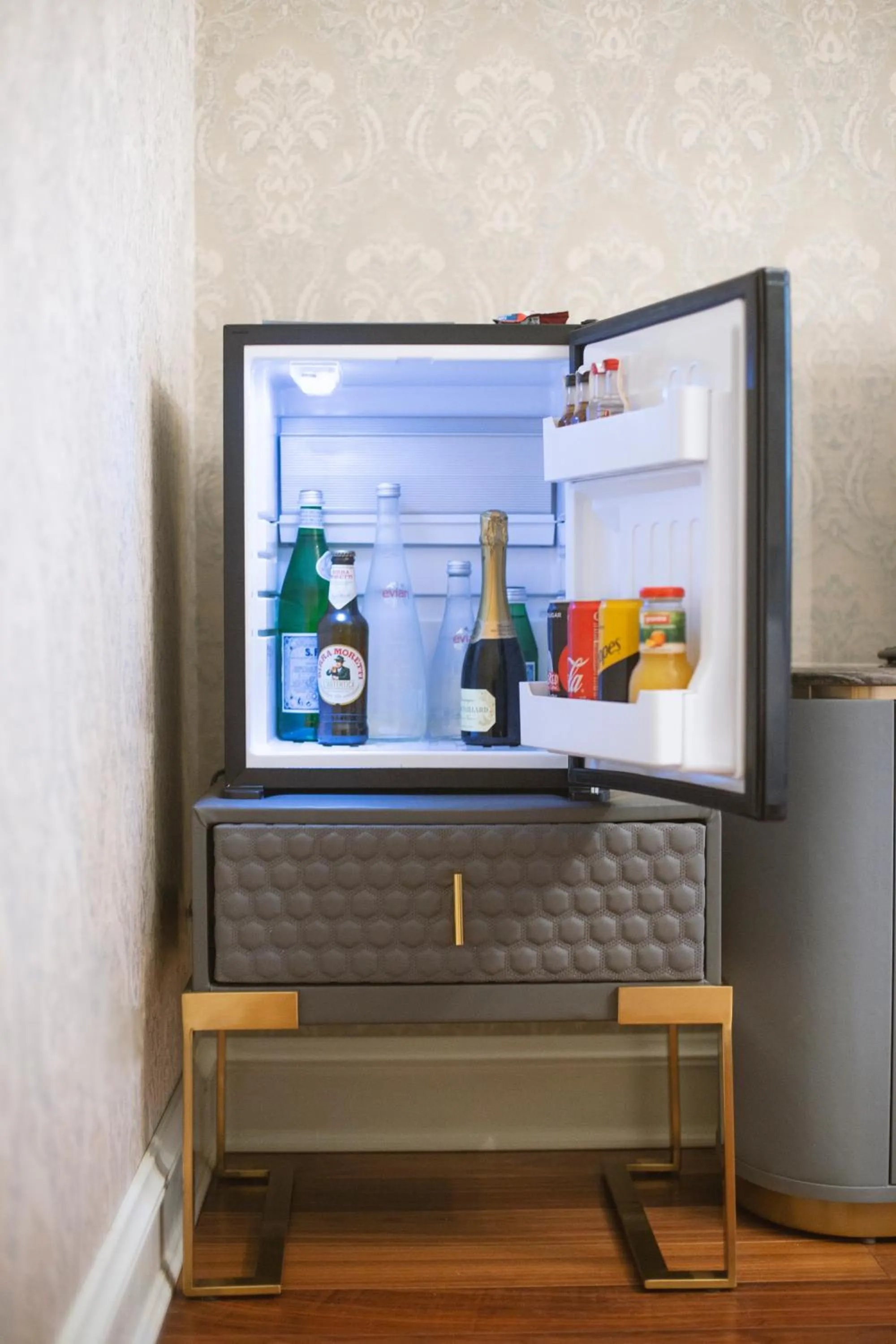 Coffee/tea facilities in Eclat Luxury Hotel