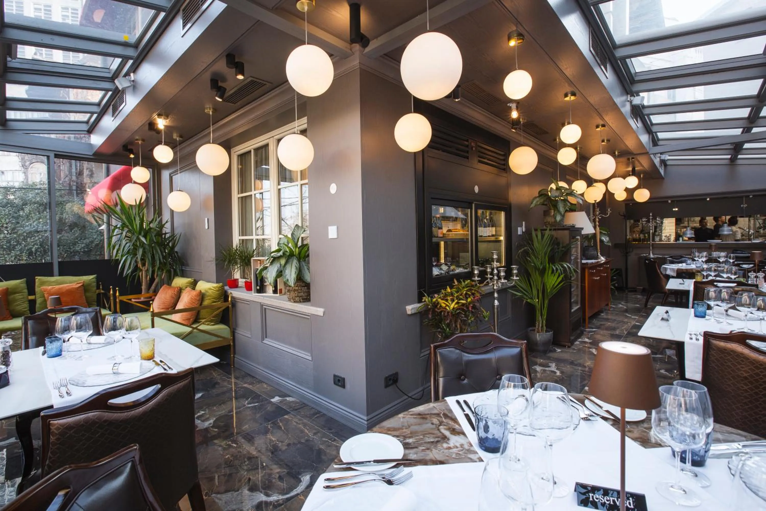 Restaurant/places to eat in Eclat Luxury Hotel