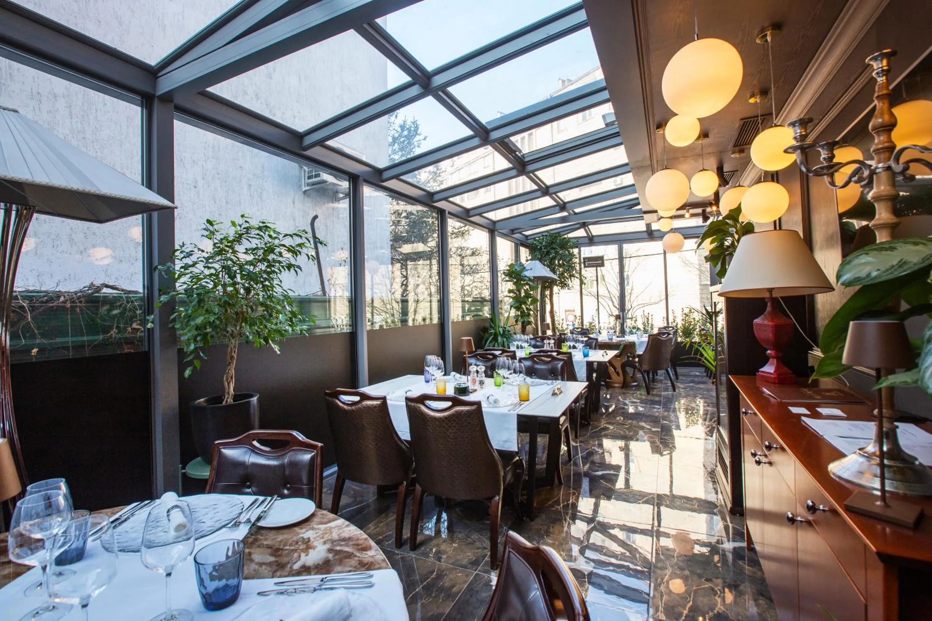 Restaurant/places to eat in Eclat Luxury Hotel