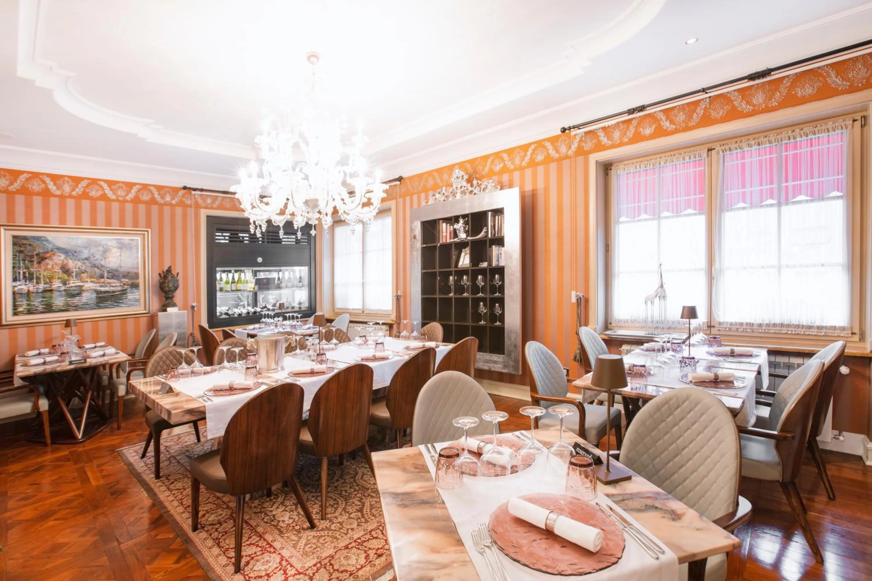 Restaurant/places to eat in Eclat Luxury Hotel