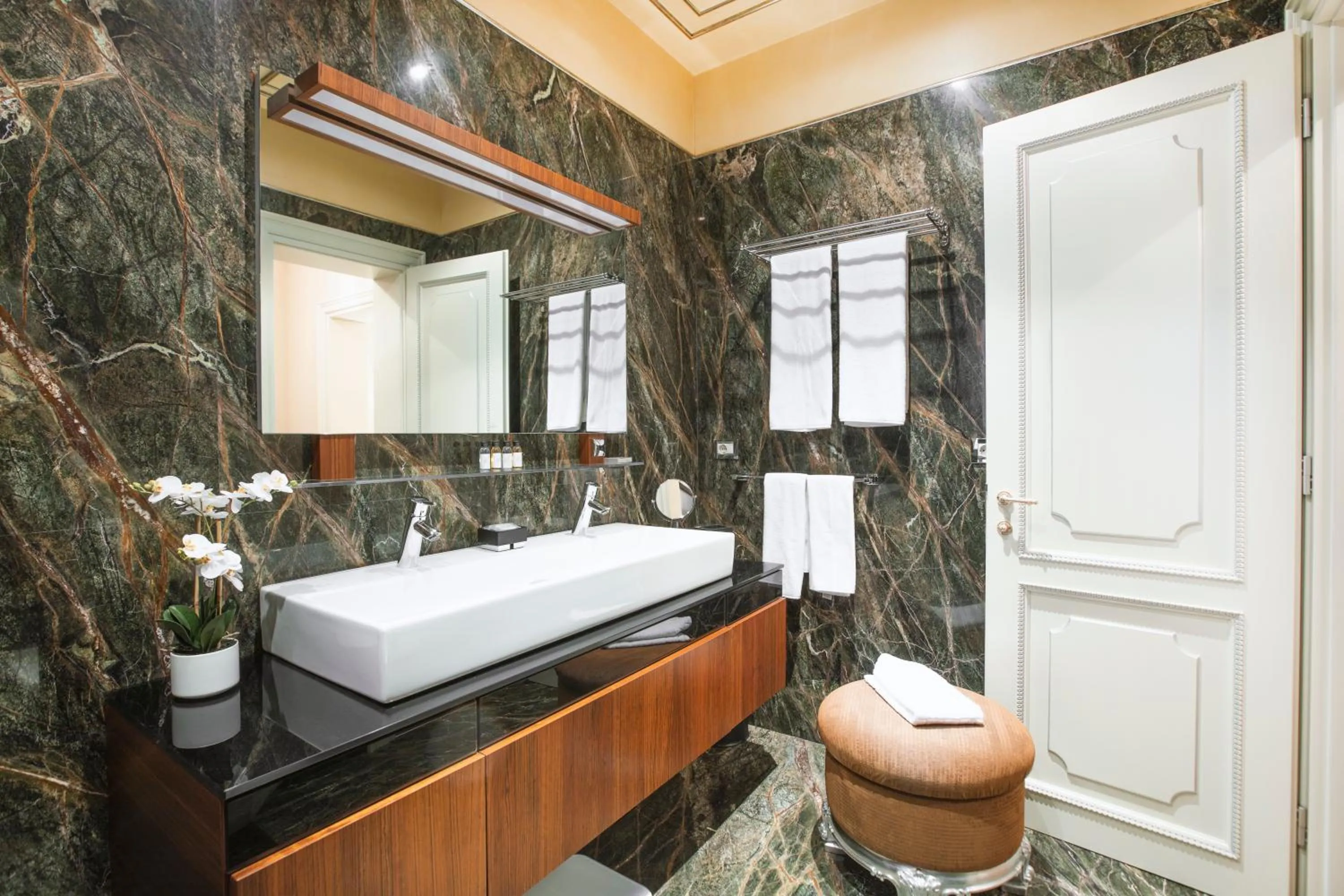 Bathroom in Eclat Luxury Hotel