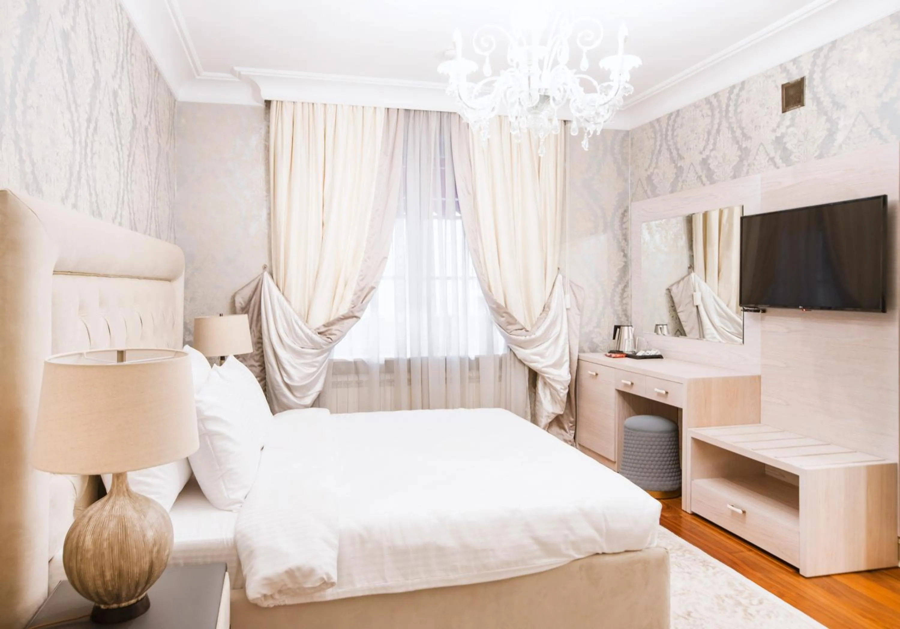 TV and multimedia, Bed in Eclat Luxury Hotel