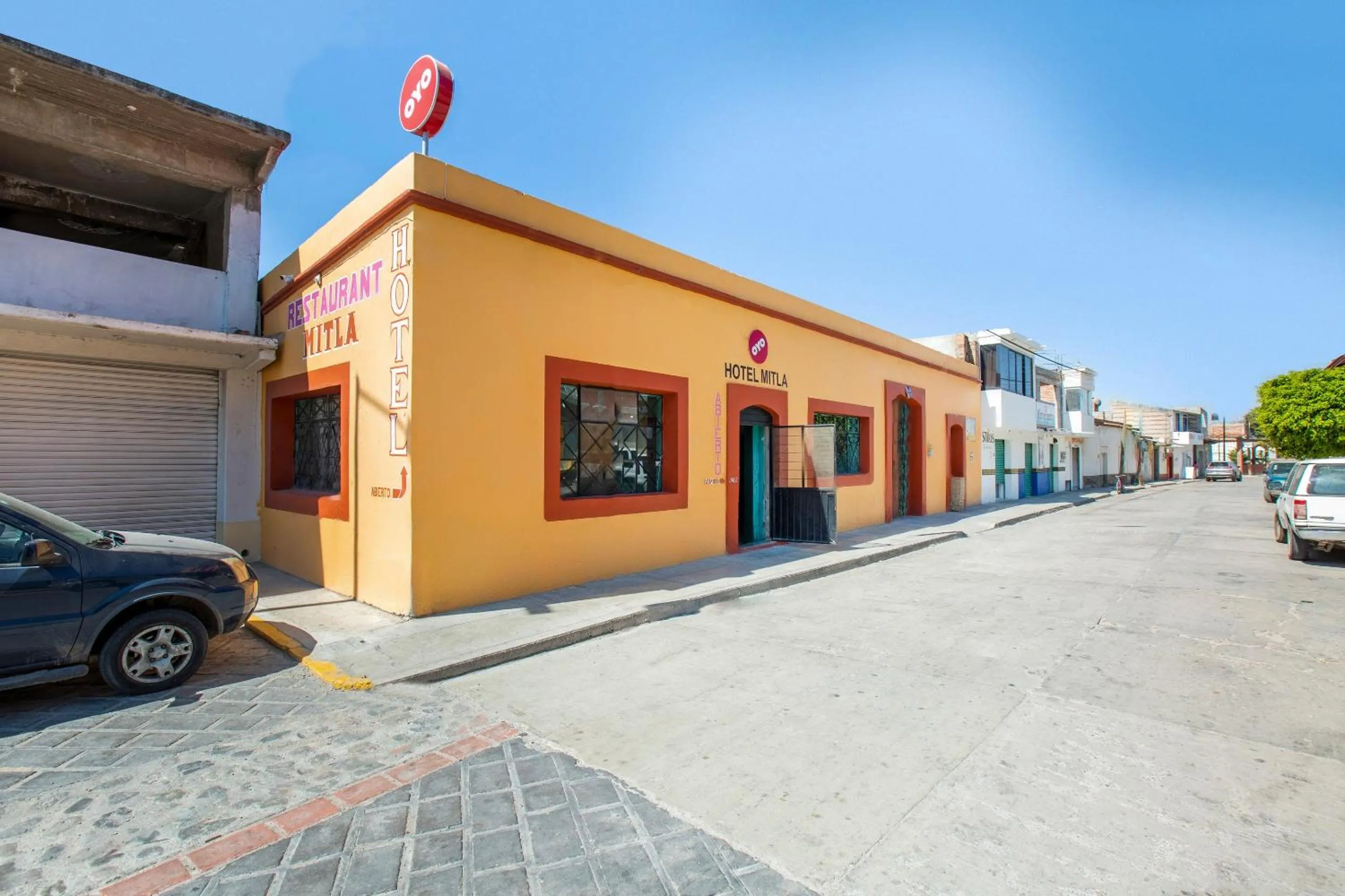 Facade/entrance in OYO Hotel Y Restaurante Mitla, Oaxaca
