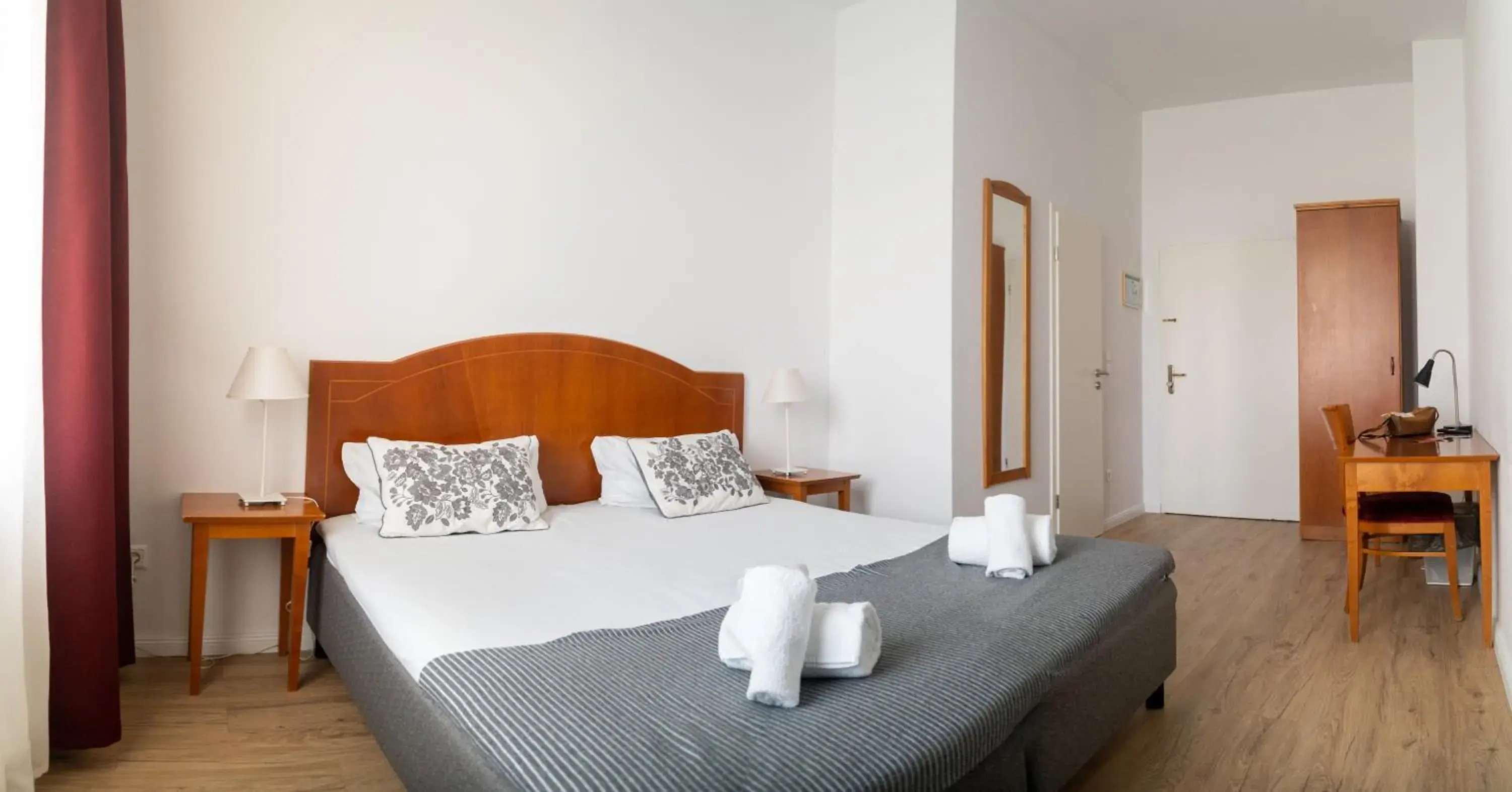 Double Room Ensuite in Safestay Berlin Kurfurstendamm Double Room Ensuite in Safestay Berlin Kurfurstendamm