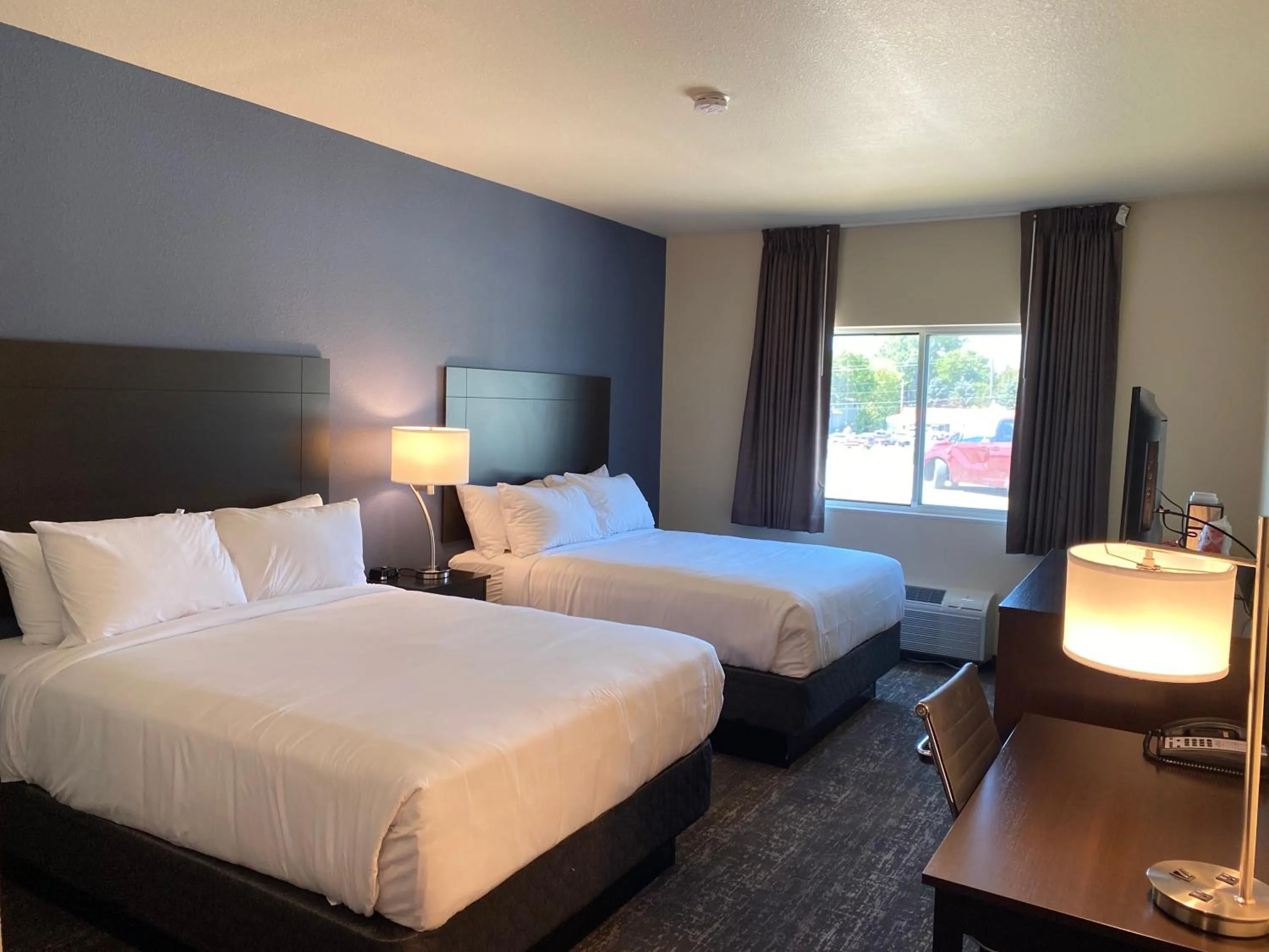 Bed in Cobblestone Inn & Suites - Forest City