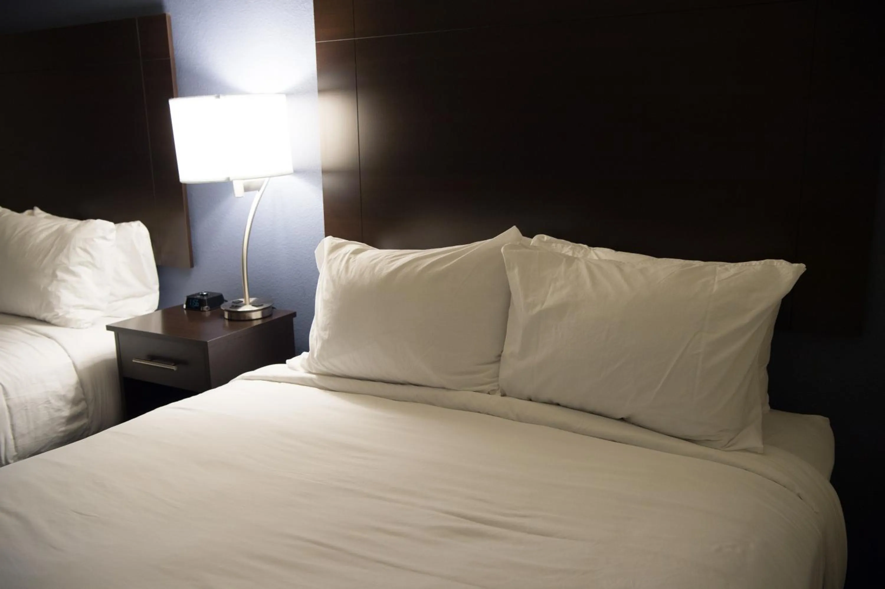 Bed in Cobblestone Inn & Suites - Forest City