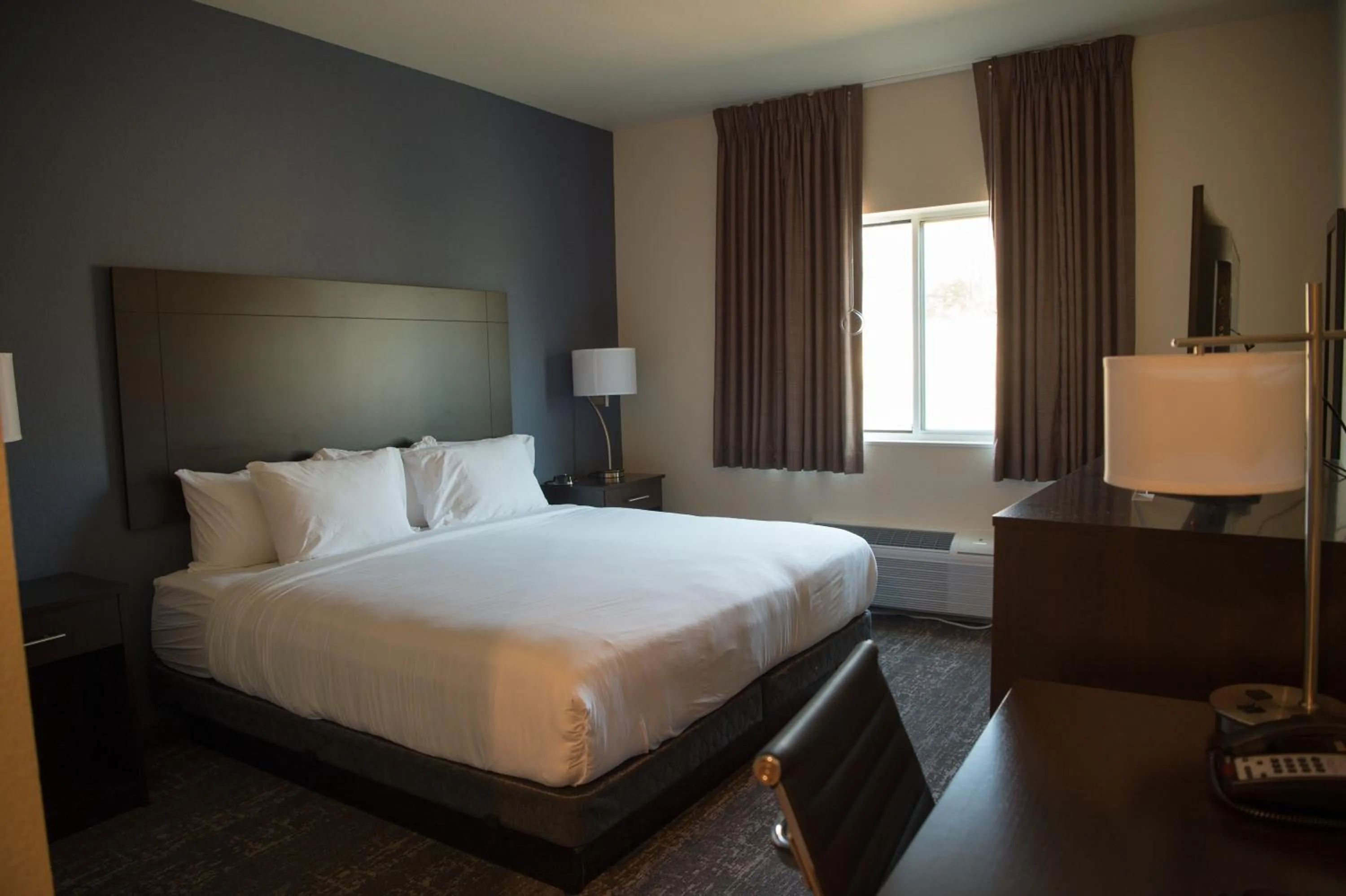 Bed in Cobblestone Inn & Suites - Forest City