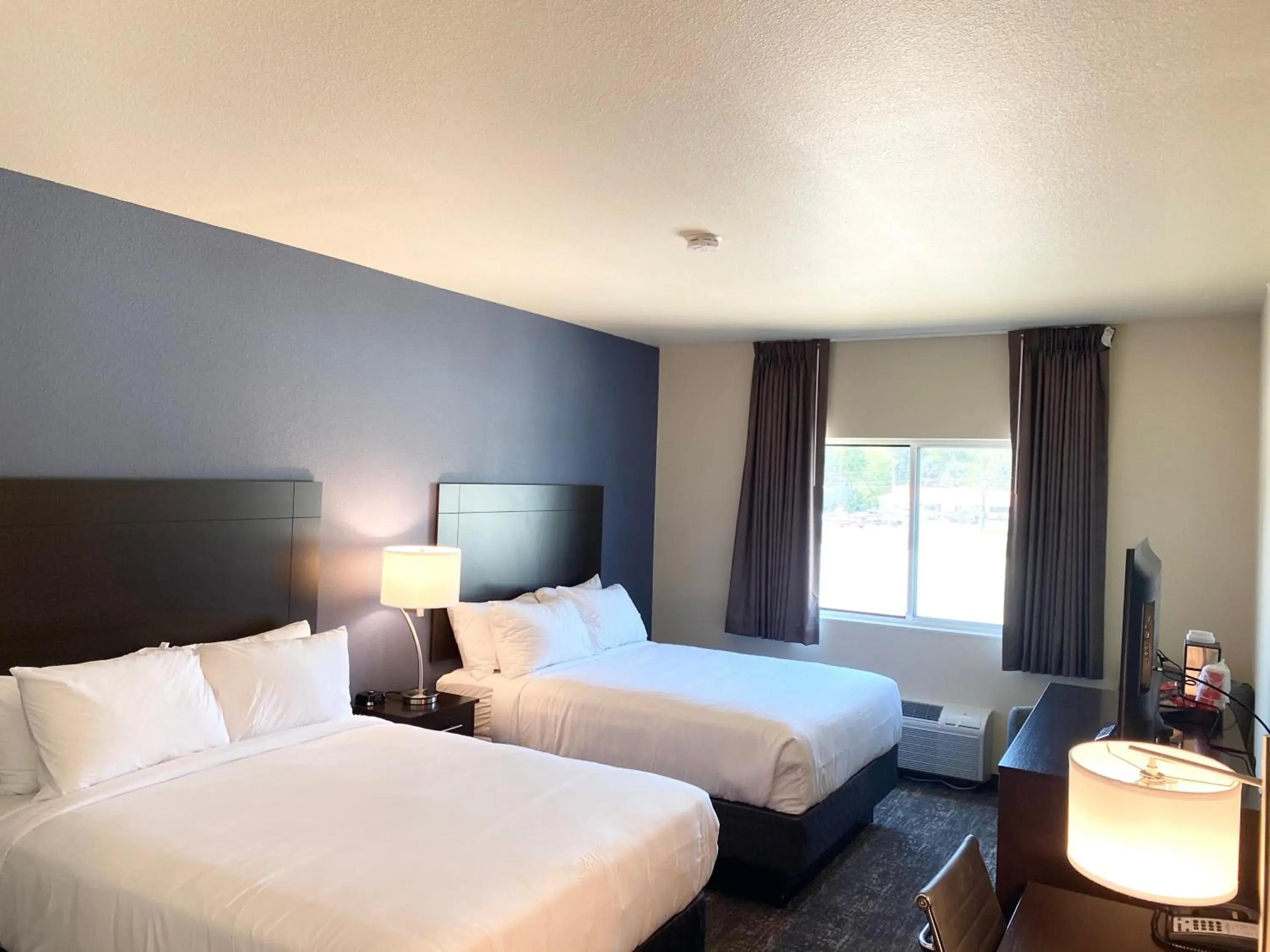 Queen Room - single occupancy - Disability Access in Cobblestone Inn & Suites - Forest City Queen Room - single occupancy - Disability Access in Cobblestone Inn & Suites - Forest City