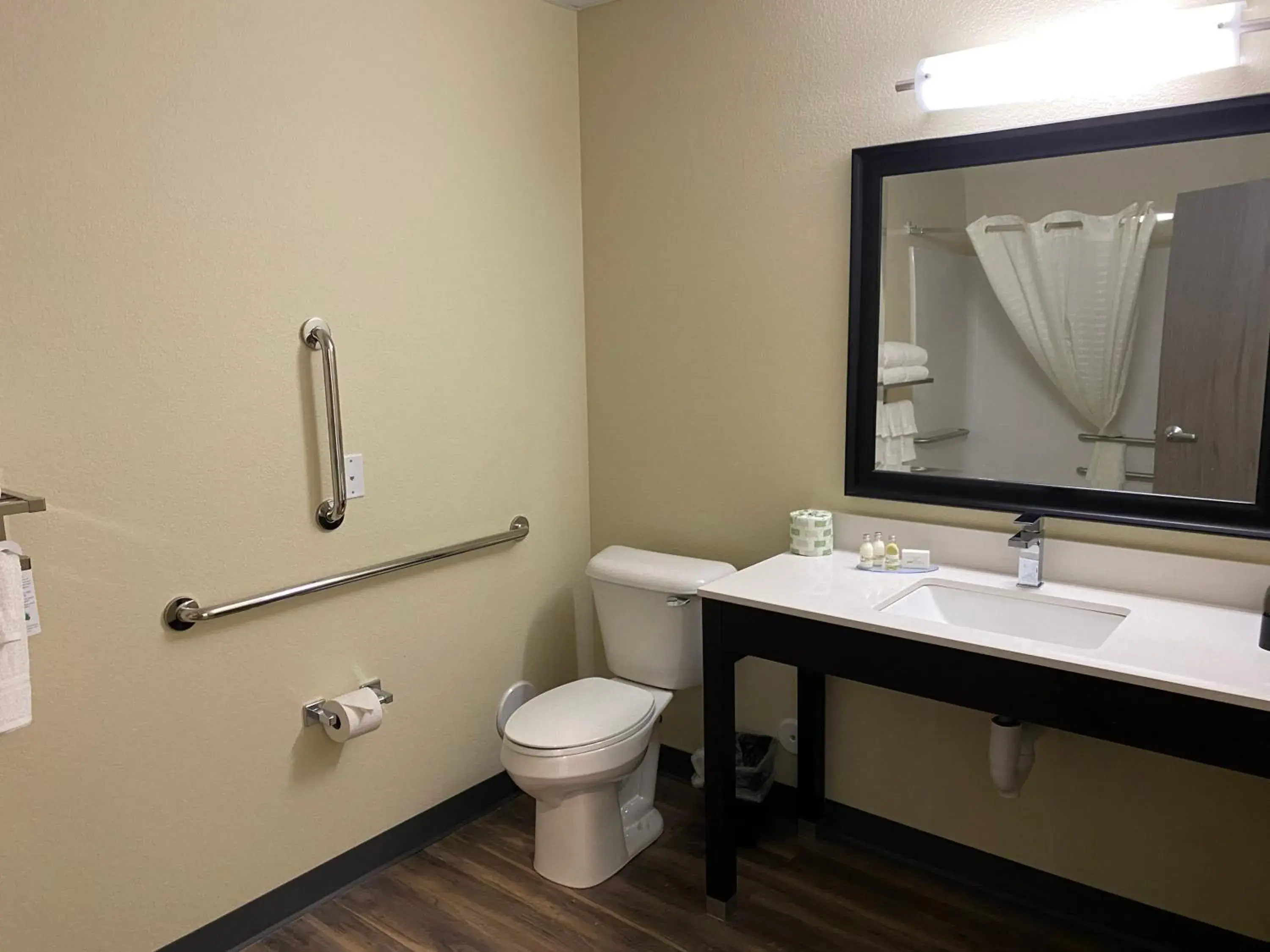 Family Room - single occupancy - Disability Access in Cobblestone Inn & Suites - Forest City Family Room - single occupancy - Disability Access in Cobblestone Inn & Suites - Forest City