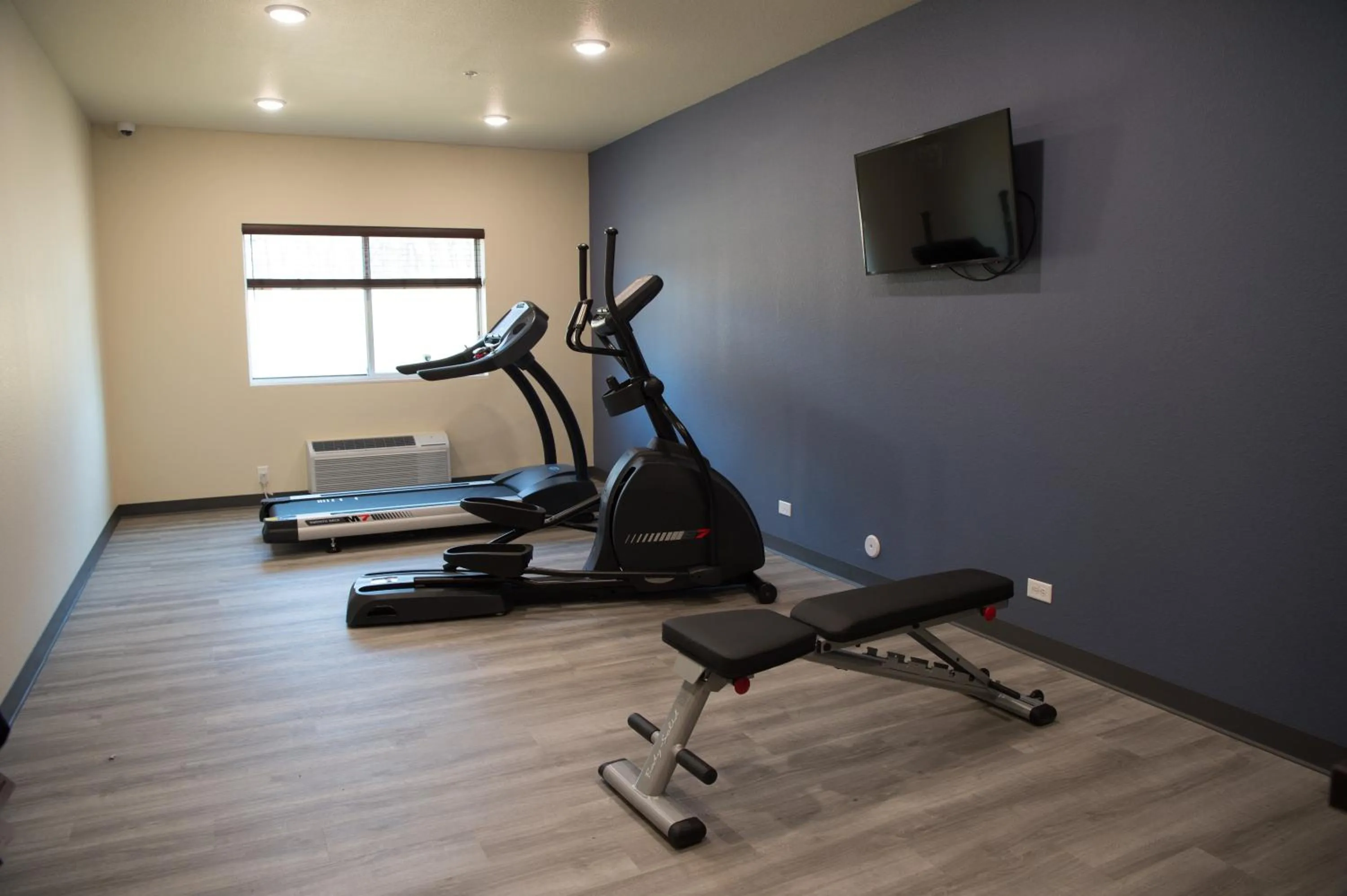 Fitness centre/facilities in Cobblestone Inn & Suites - Forest City