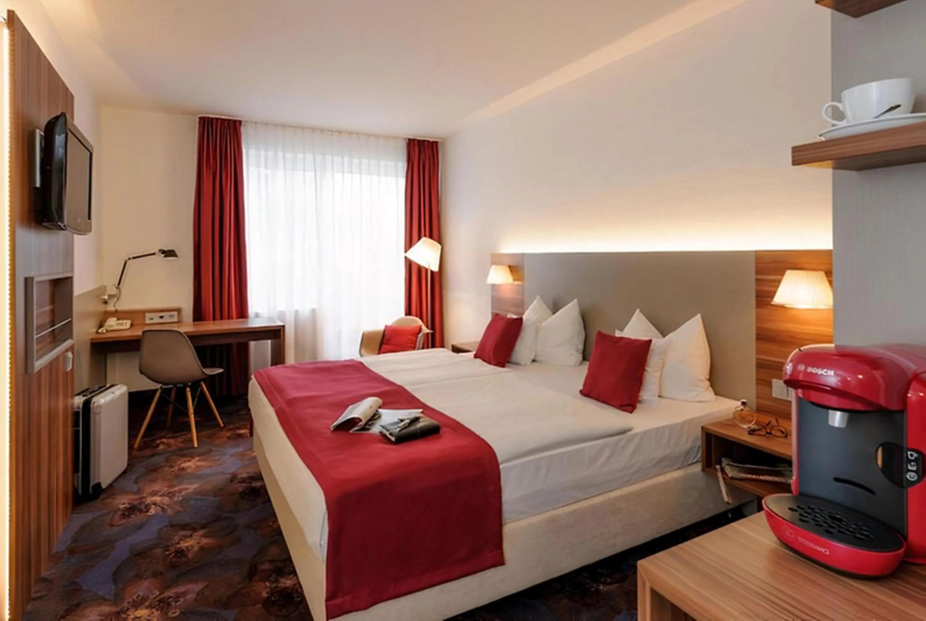 Staff, Bed in PLAZA INN Regensburg