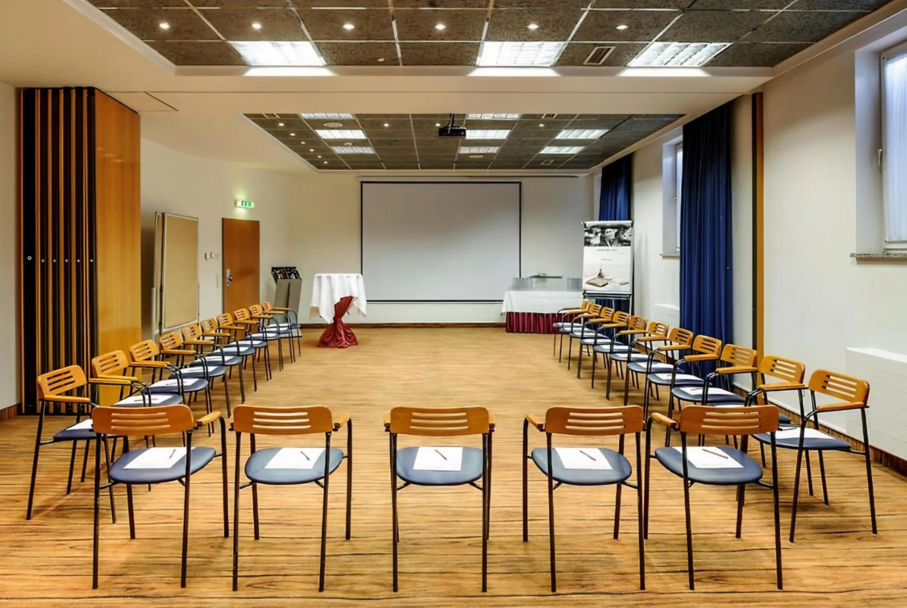 Meeting/conference room in PLAZA INN Regensburg