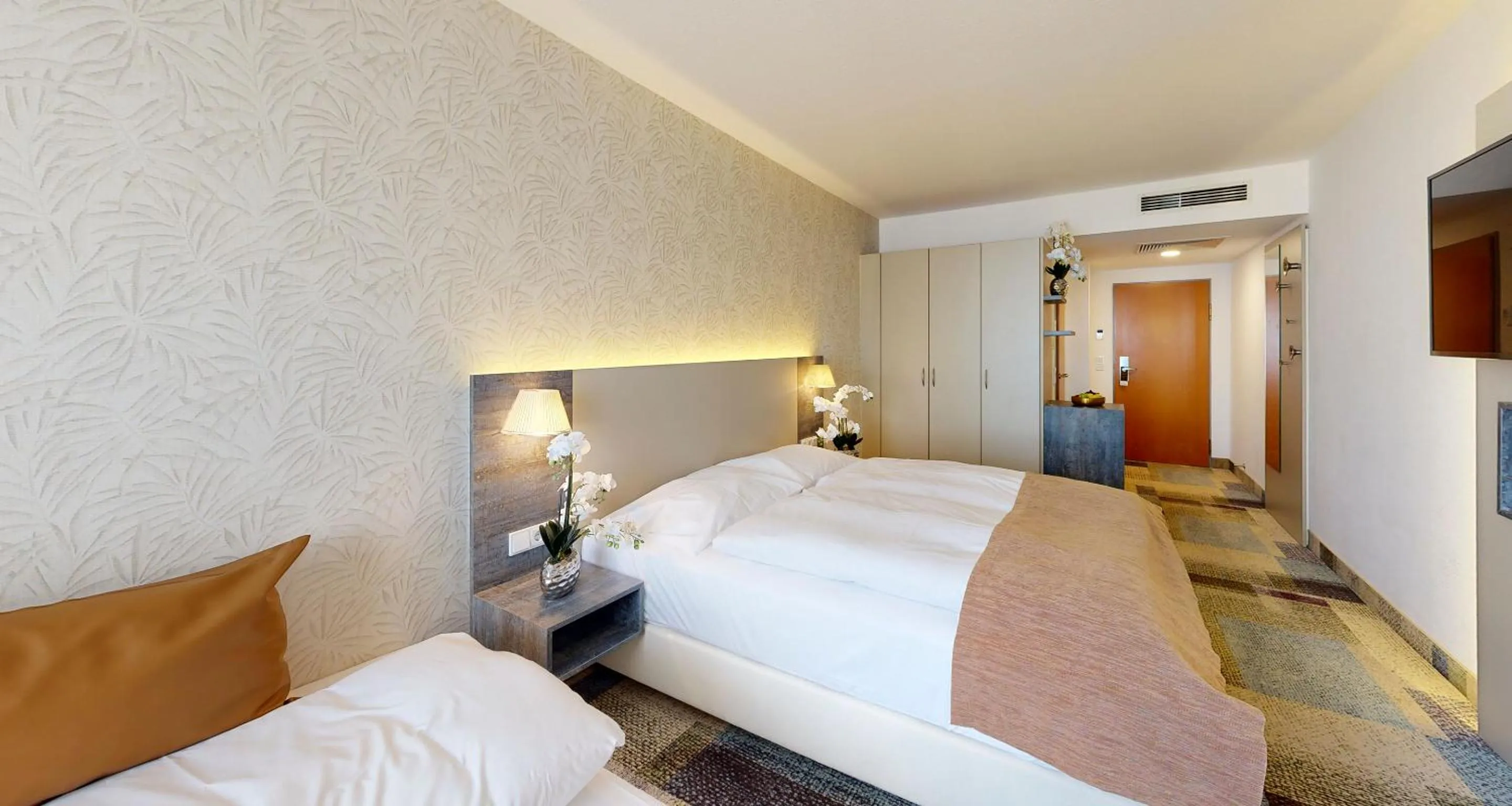 Bed in PLAZA INN Regensburg