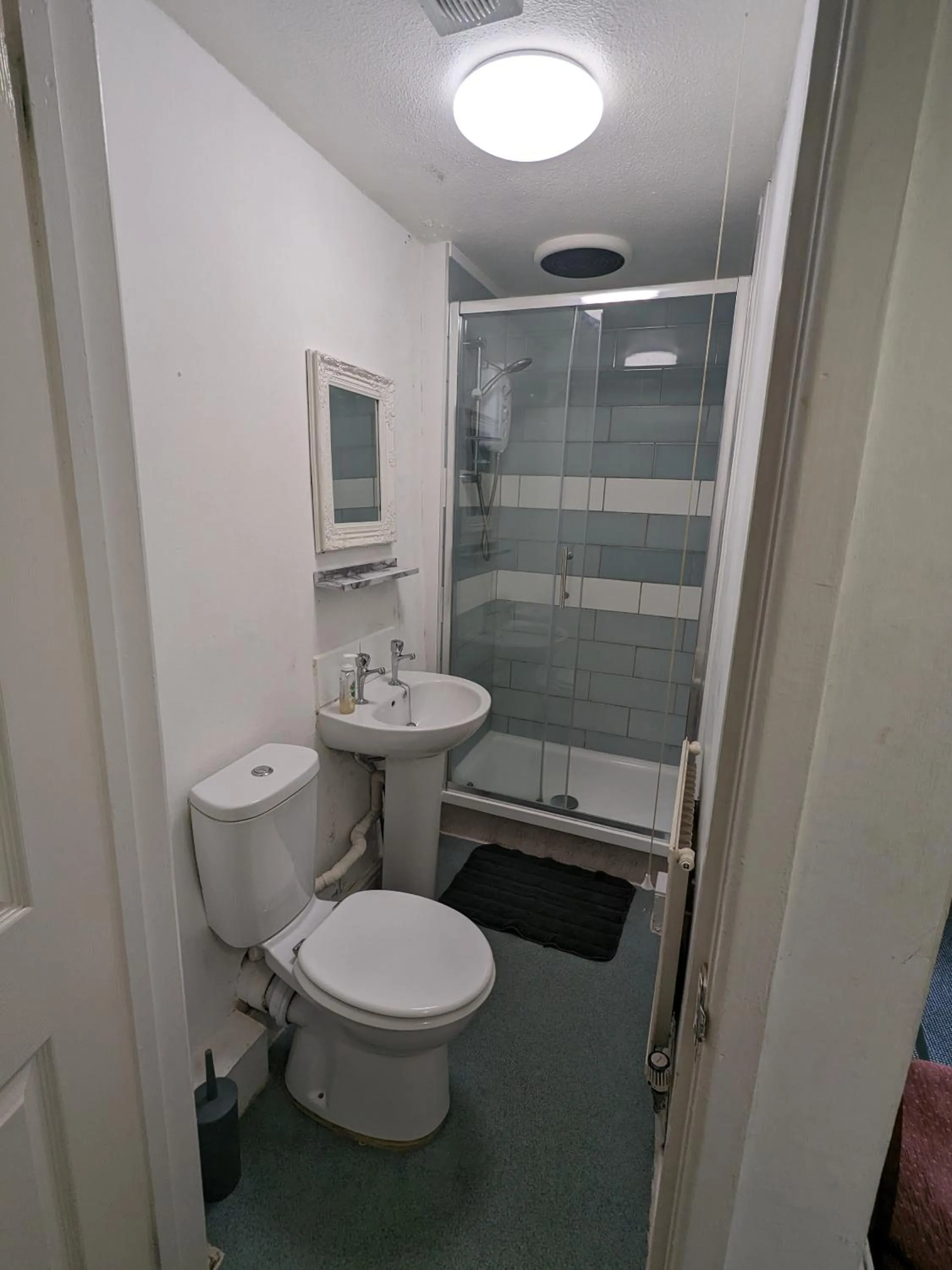 Shower in Prestleigh inn