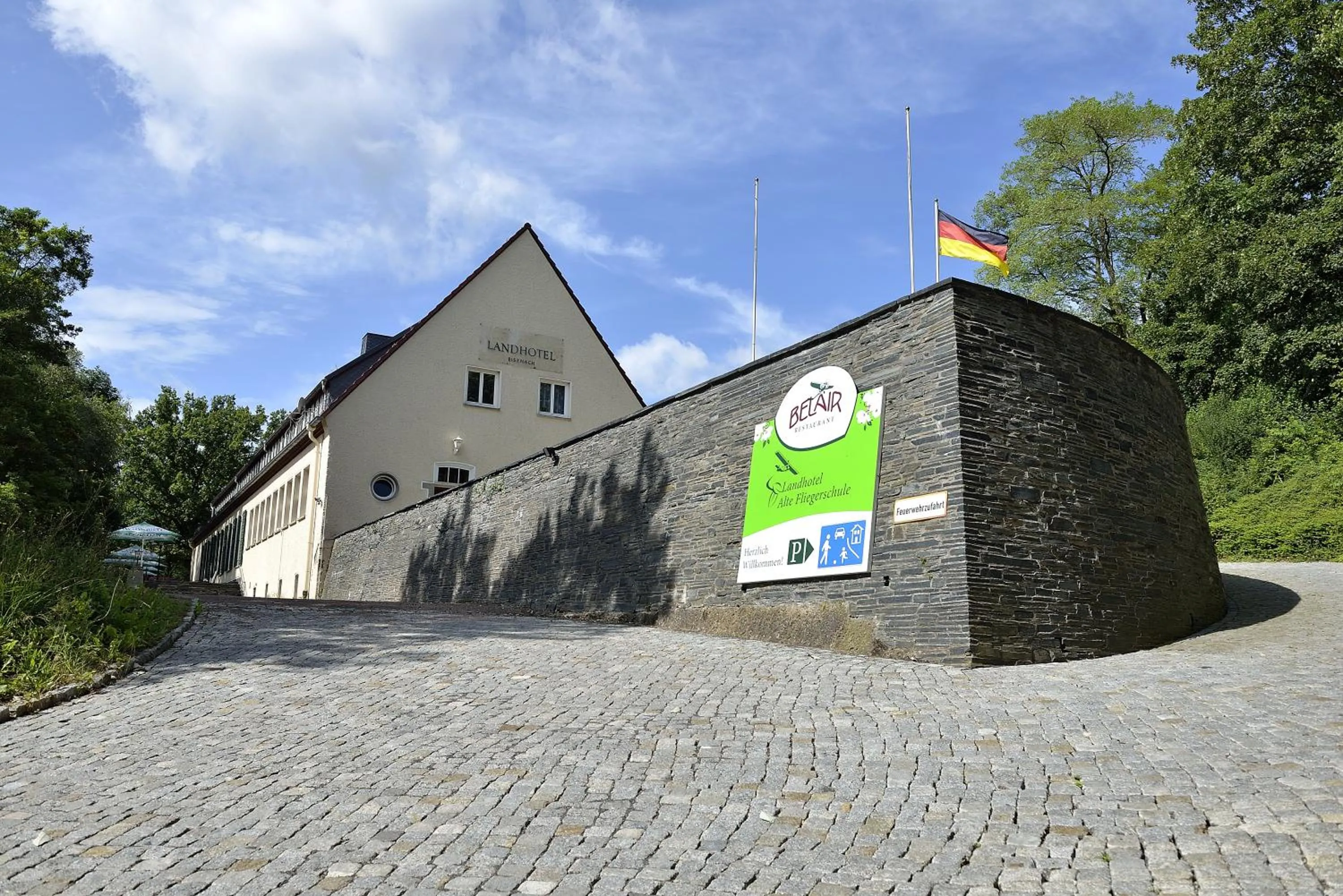 Facade/entrance in Land- und Golfhotel Alte Fliegerschule