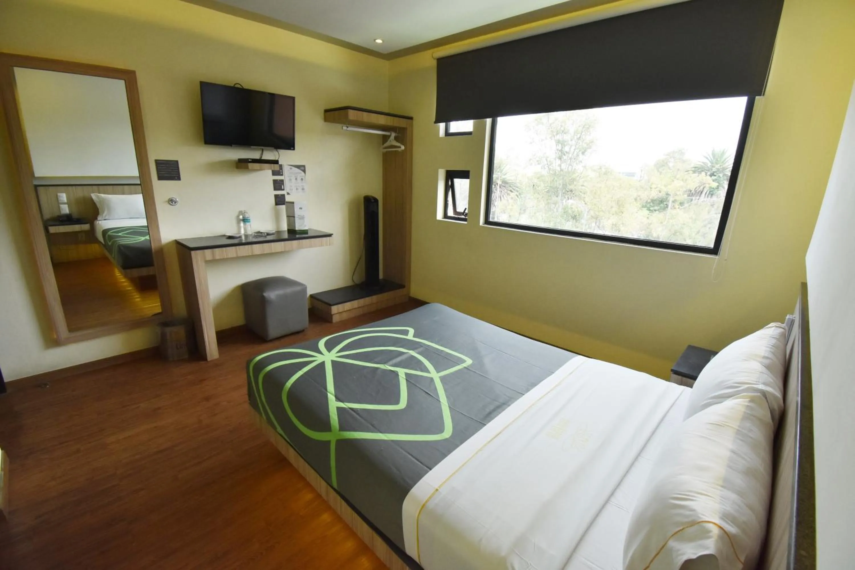 Photo of the whole room, Bed in Hotel Lirio - Adult Only