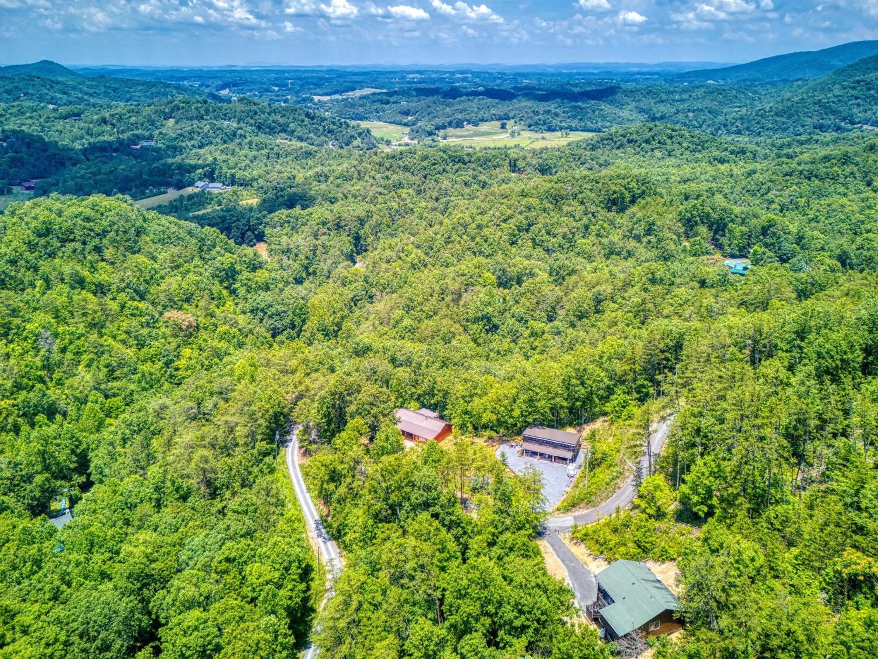 Bear Elegance - Theater Room, Secluded, Heart Shaped Tub!!!