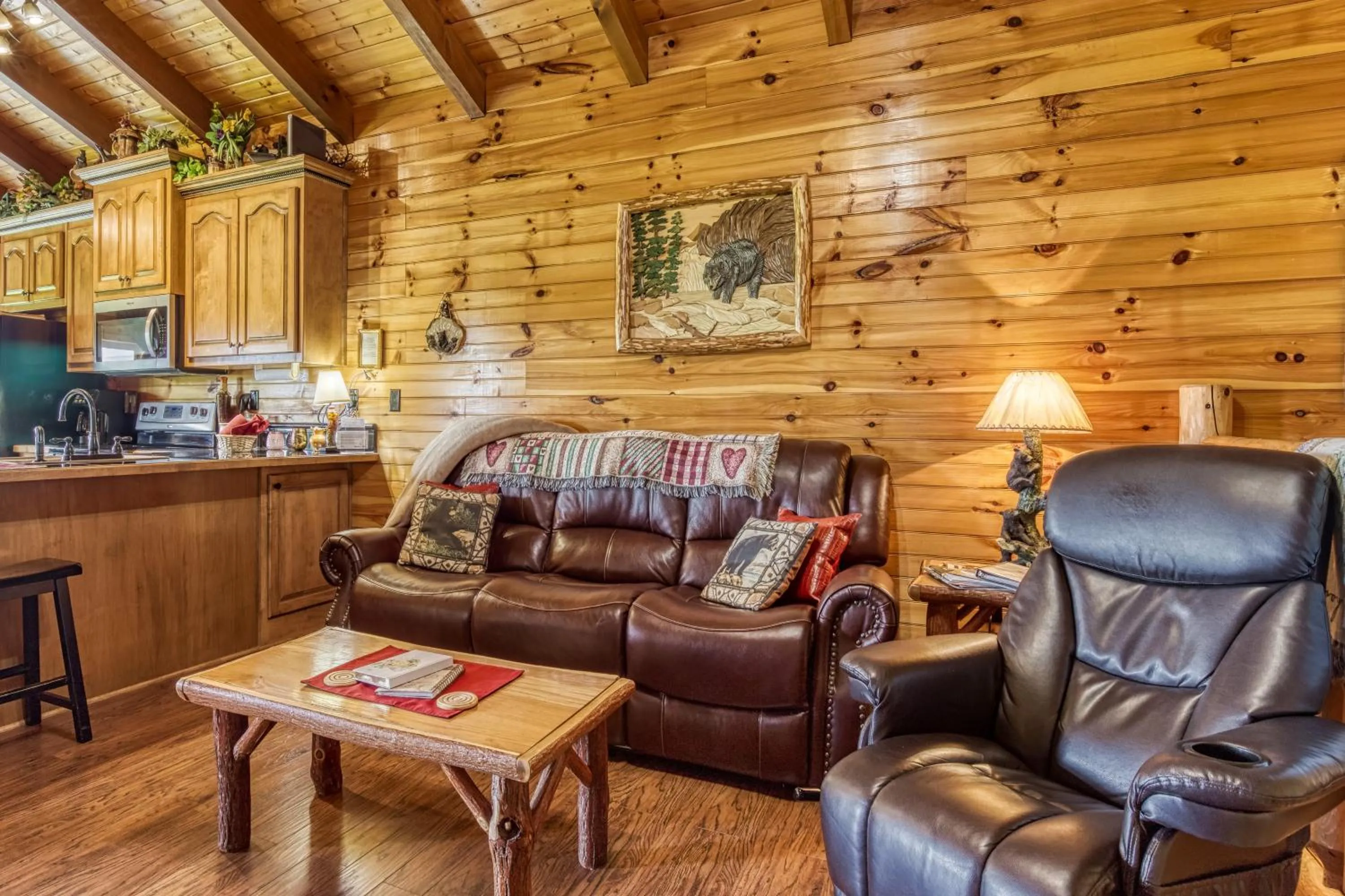 Bear Elegance - Theater Room, Secluded, Heart Shaped Tub!!!
