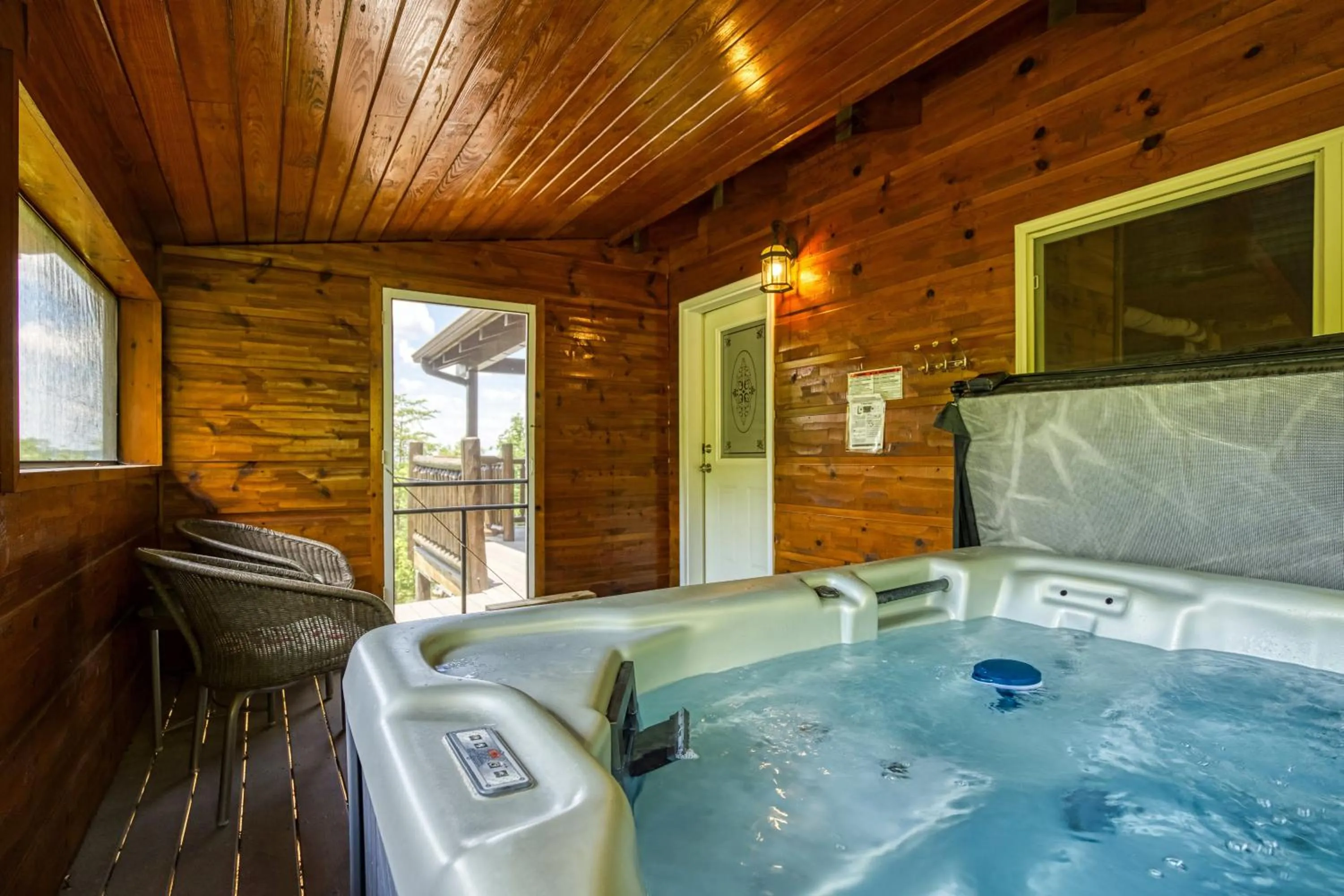 Bear Elegance - Theater Room, Secluded, Heart Shaped Tub!!!