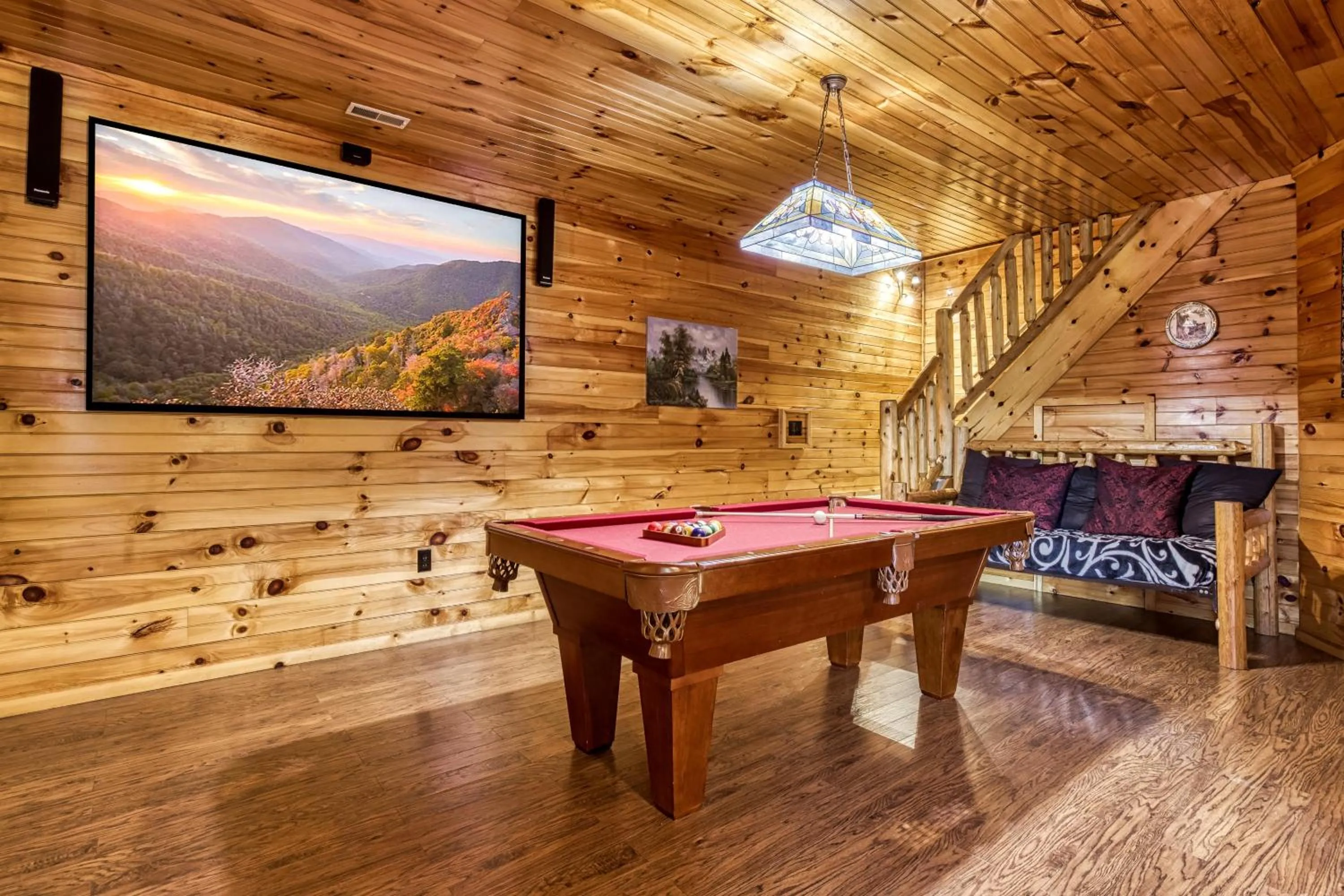 Bear Elegance - Theater Room, Secluded, Heart Shaped Tub!!!