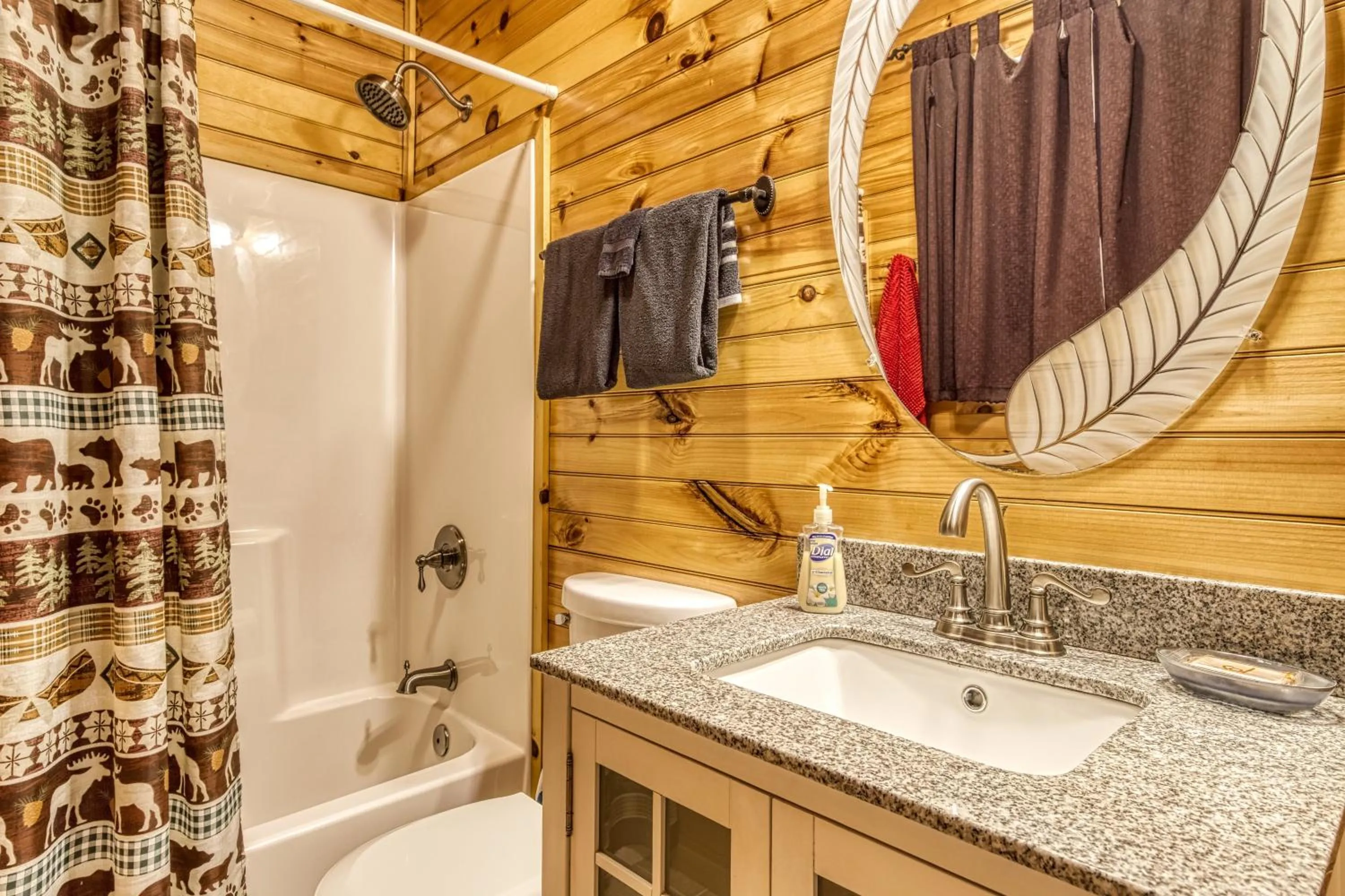 Bear Elegance - Theater Room, Secluded, Heart Shaped Tub!!!