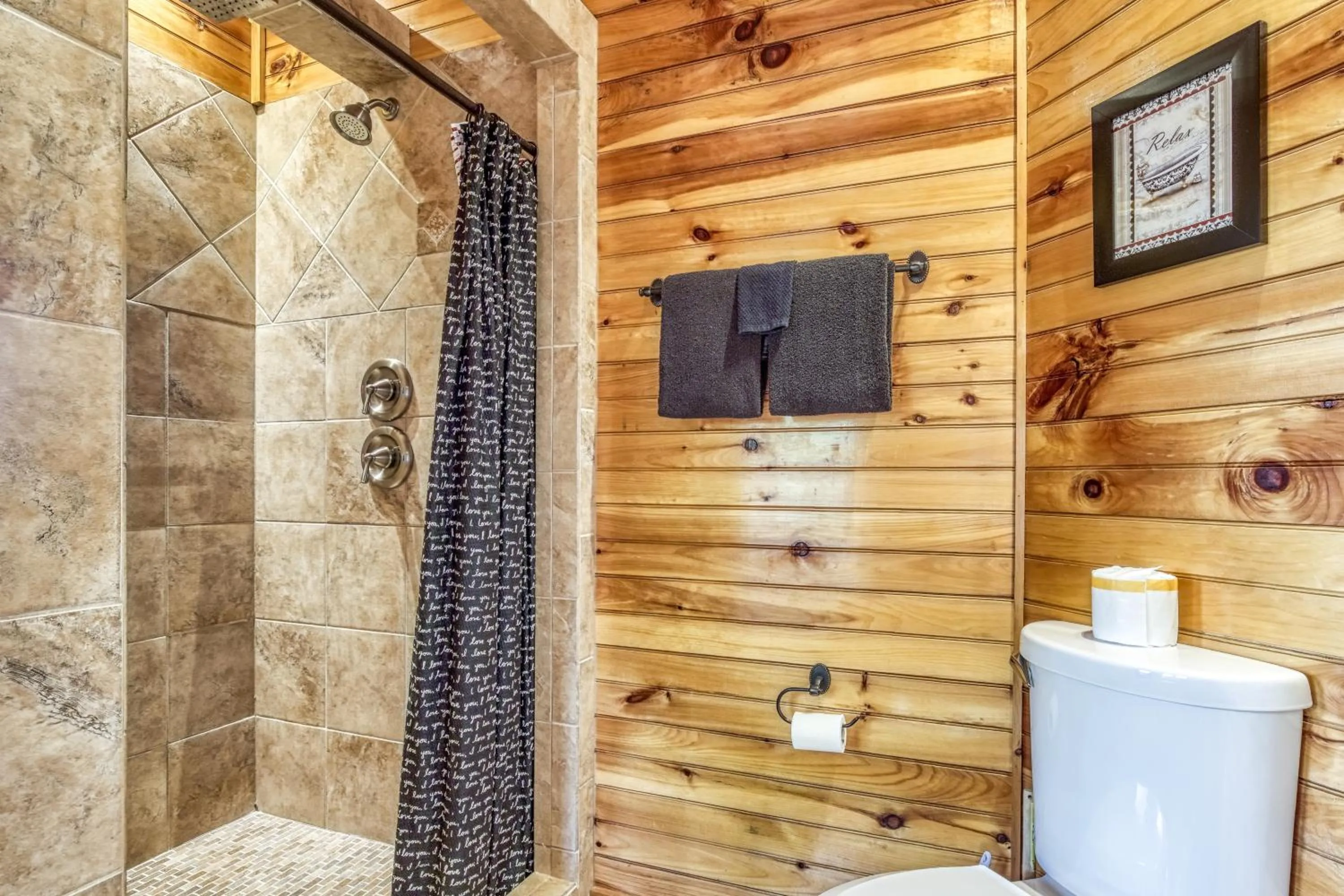 Bear Elegance - Theater Room, Secluded, Heart Shaped Tub!!!