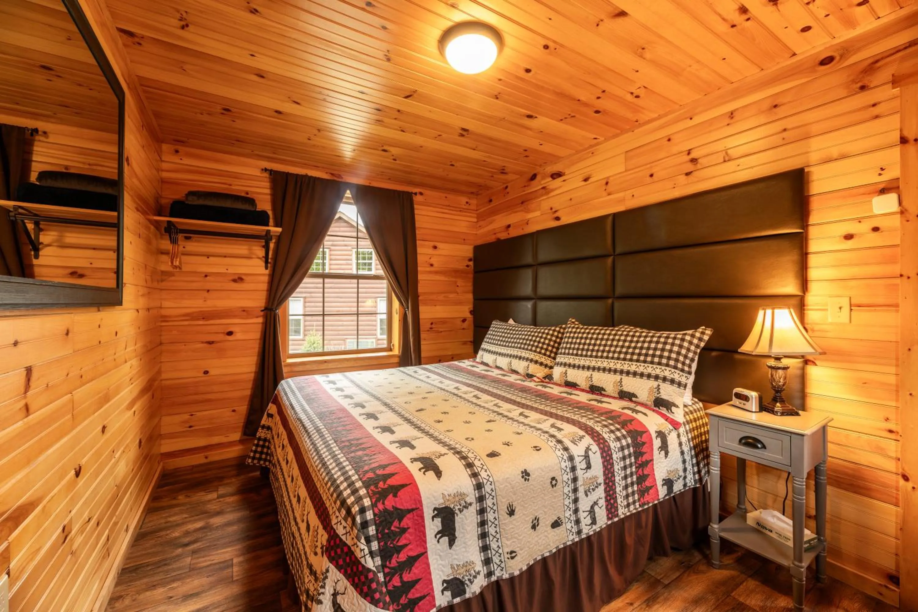 Bedroom, Bed in Presidential Mountain Resort
