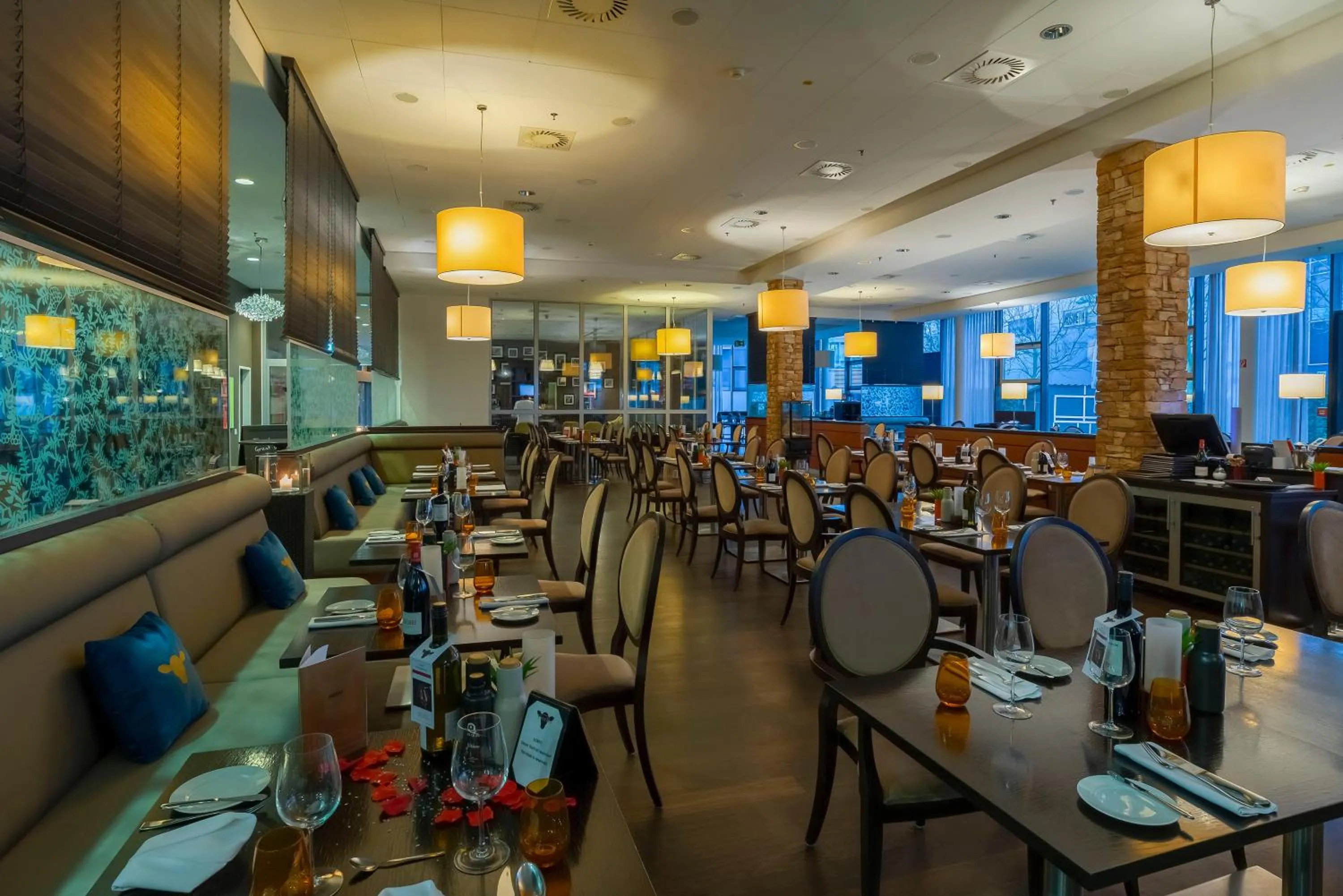 Restaurant/places to eat in Rilano 24/7 Hotel München