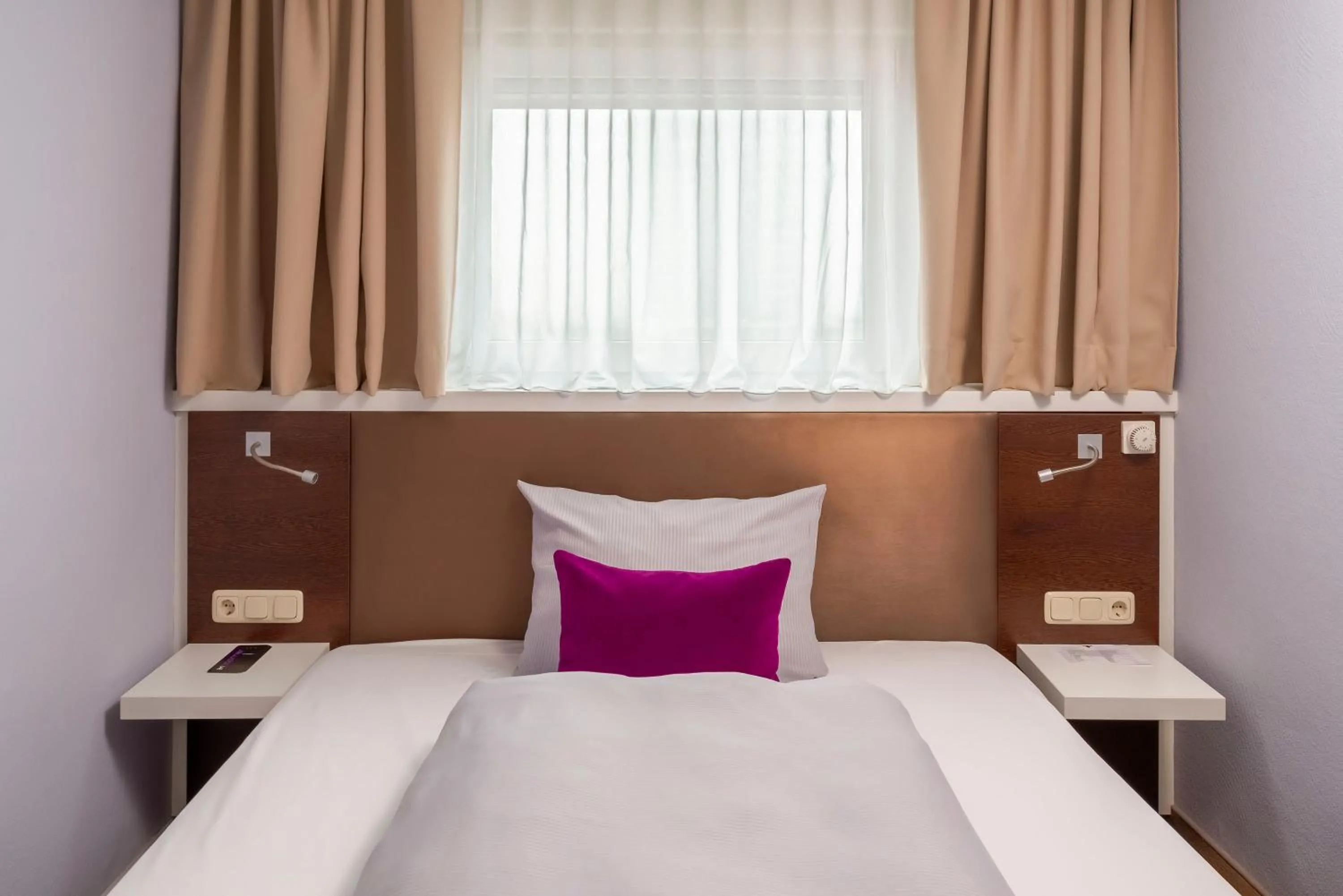 Photo of the whole room in Rilano 24/7 Hotel München